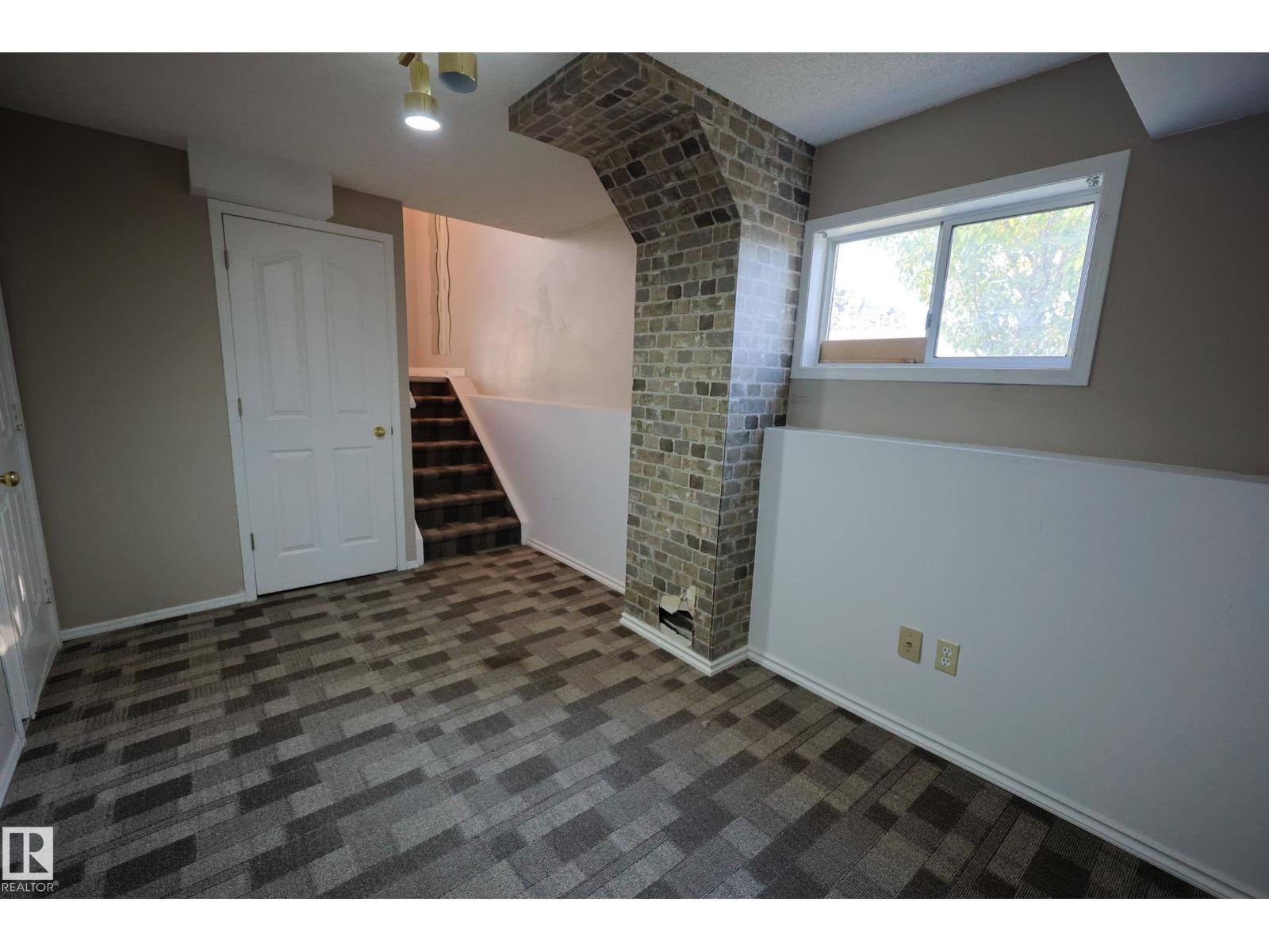 Single Family House for Sale in   ST NW Edmonton 