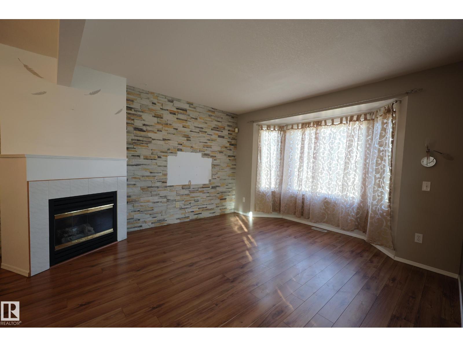 Single Family House for Sale in   ST NW Edmonton 