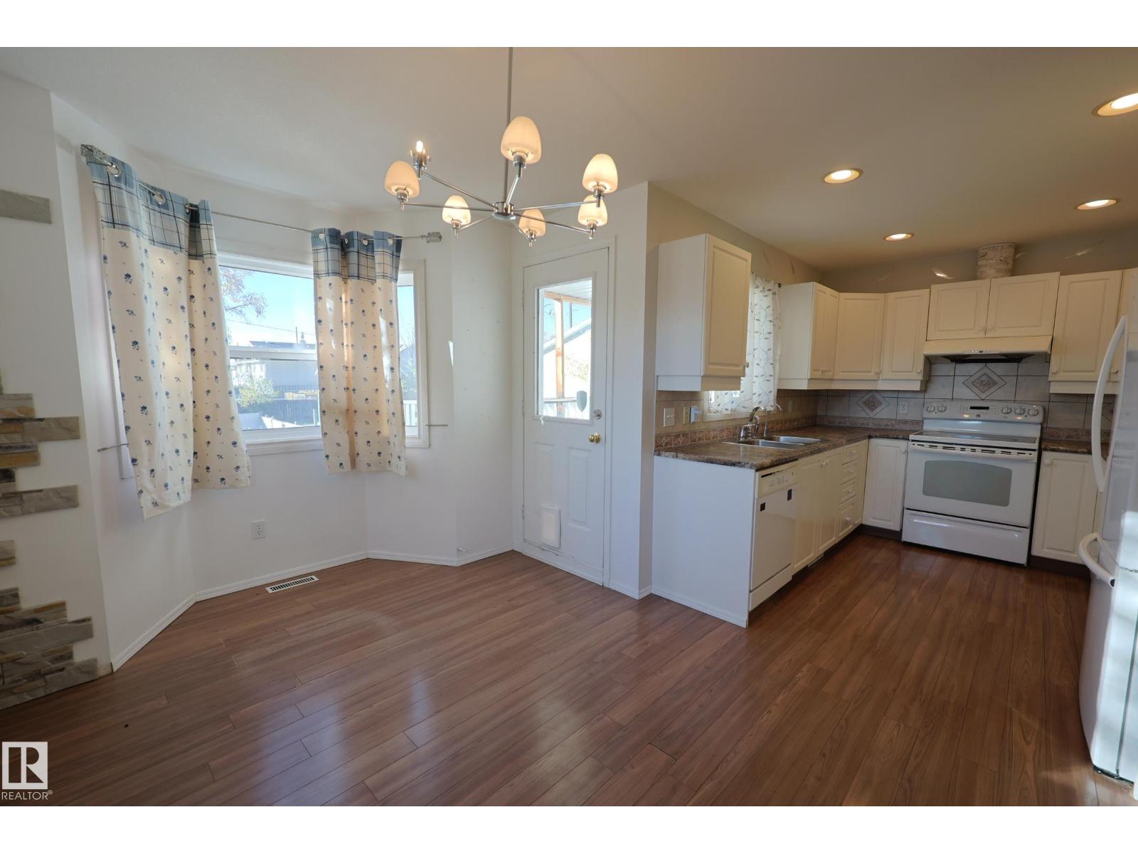 Single Family House for Sale in   ST NW Edmonton 