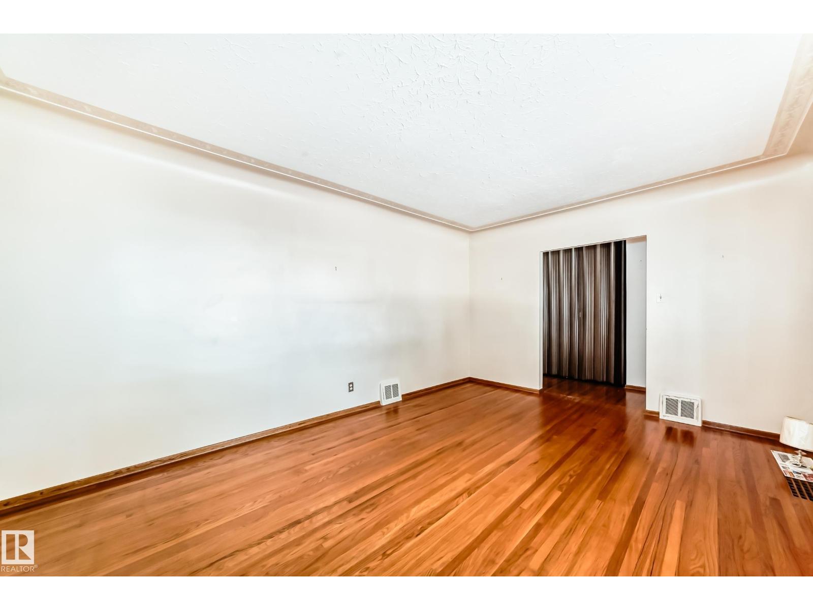 11424 105 ST NW, Edmonton