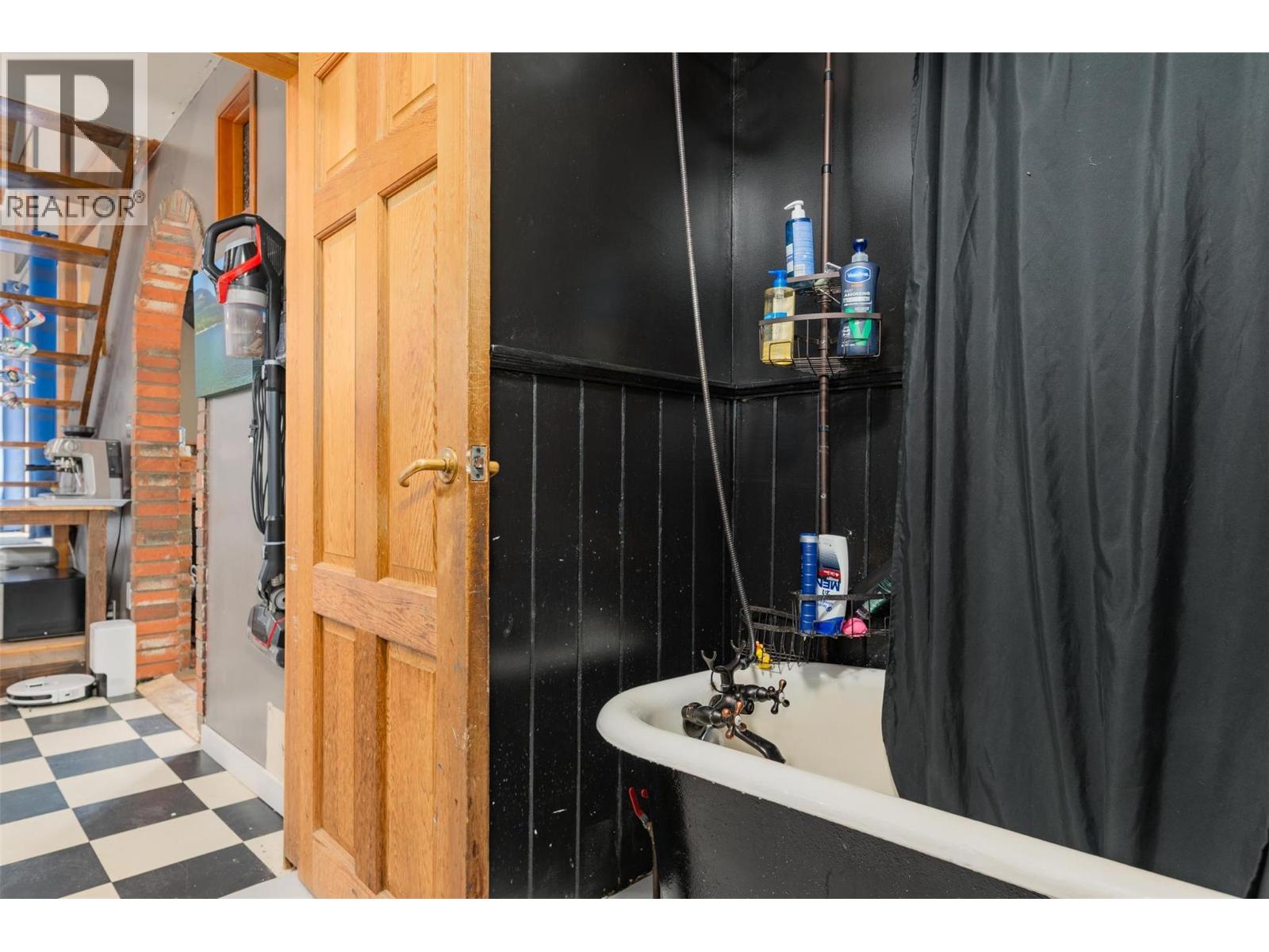 3216 SOUTH SLOCAN VILLAGE Road, South Slocan