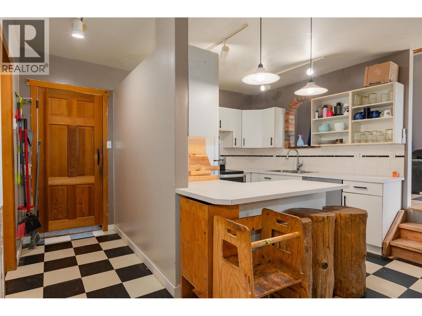 3216 SOUTH SLOCAN VILLAGE Road, South Slocan