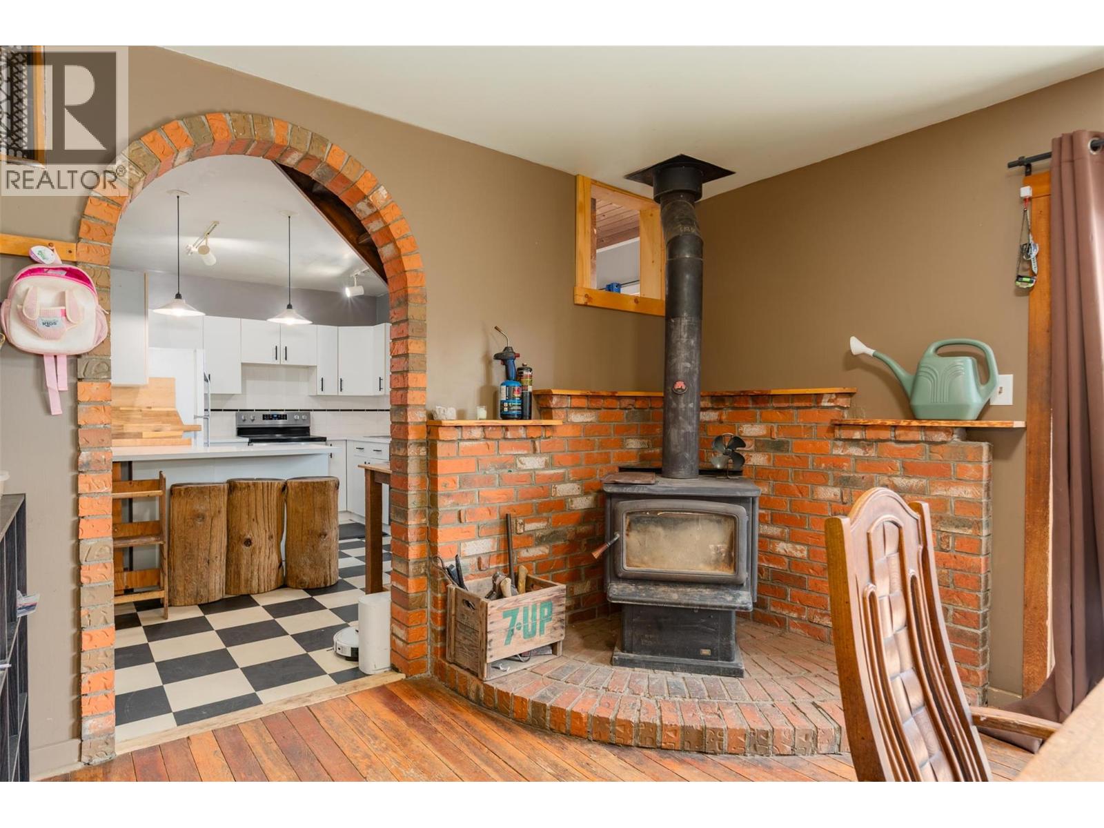 3216 SOUTH SLOCAN VILLAGE Road, South Slocan