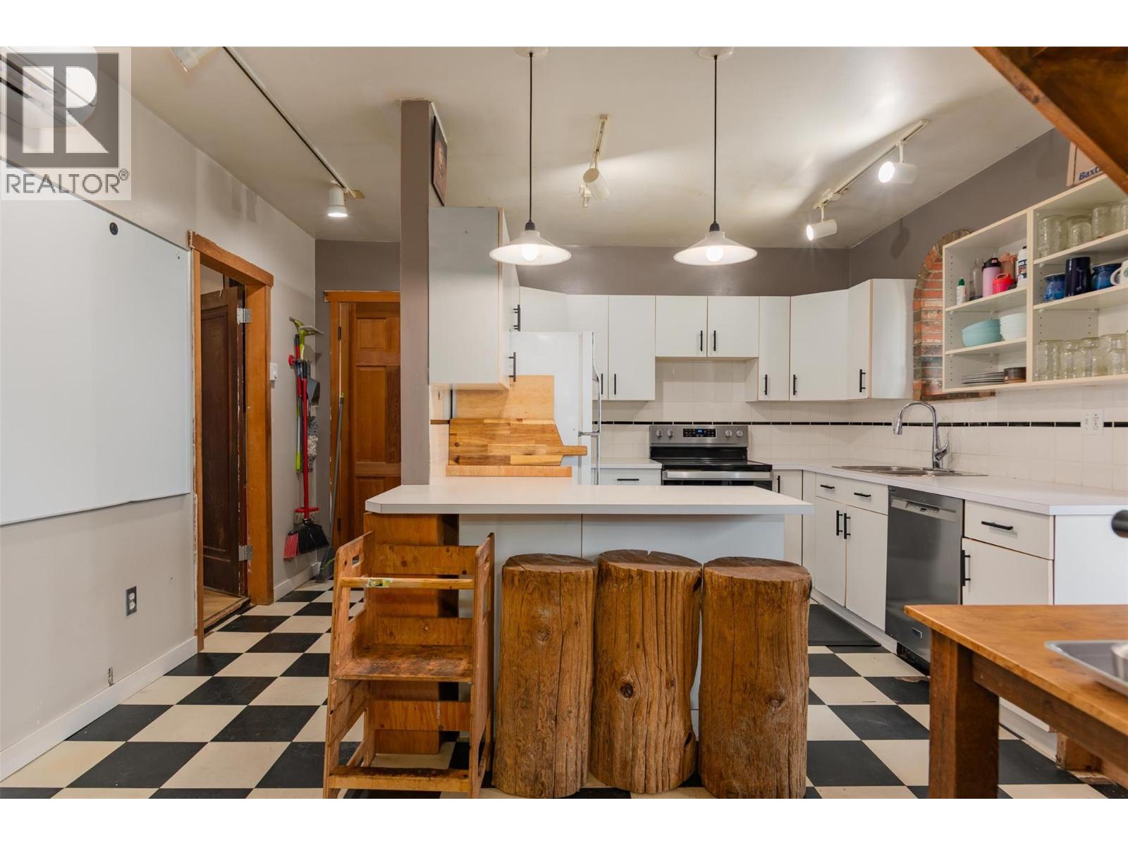 3216 SOUTH SLOCAN VILLAGE Road, South Slocan