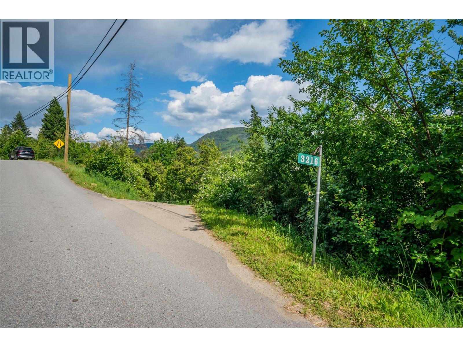 3216 SOUTH SLOCAN VILLAGE Road, South Slocan