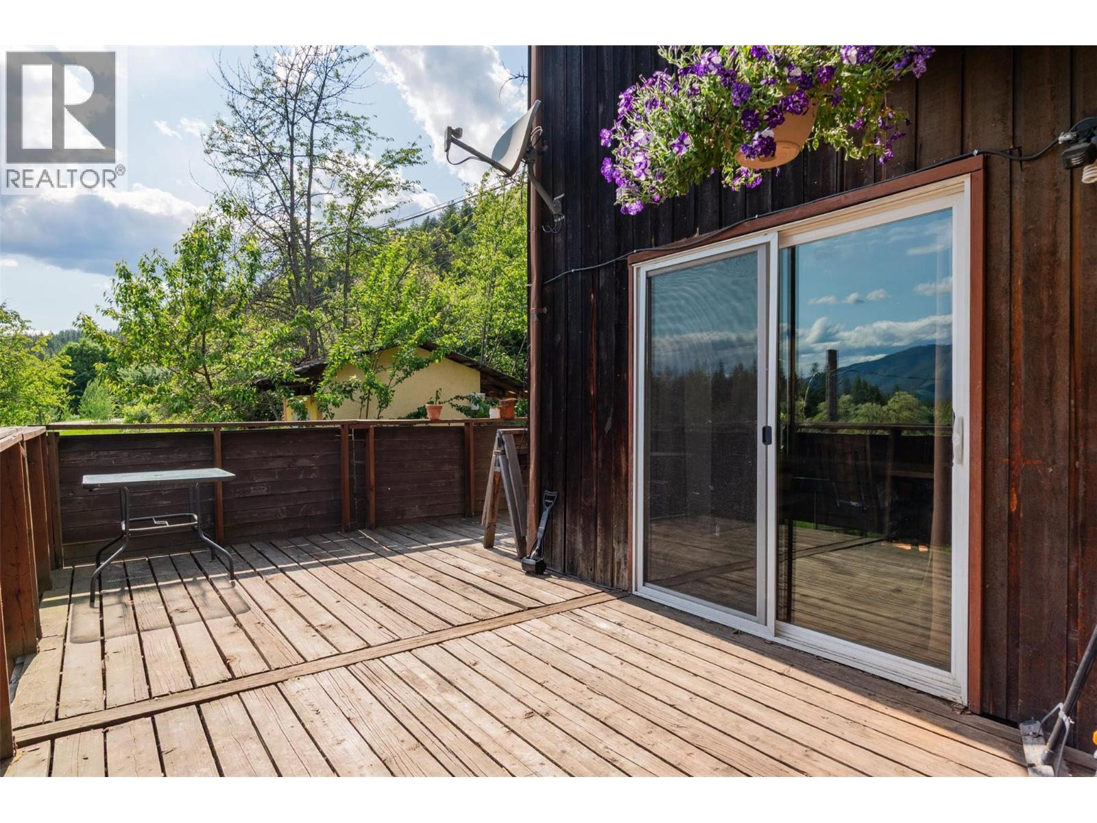 3216 SOUTH SLOCAN VILLAGE Road, South Slocan