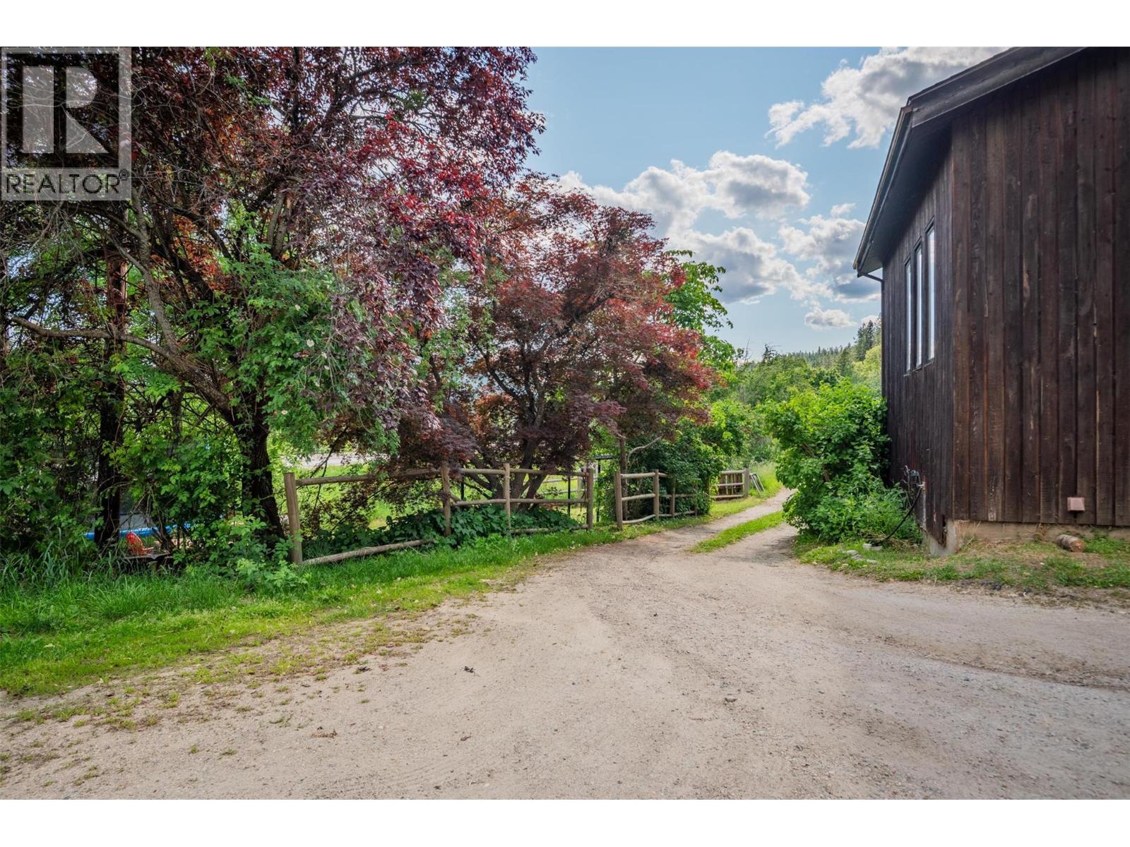 3216 SOUTH SLOCAN VILLAGE Road, South Slocan