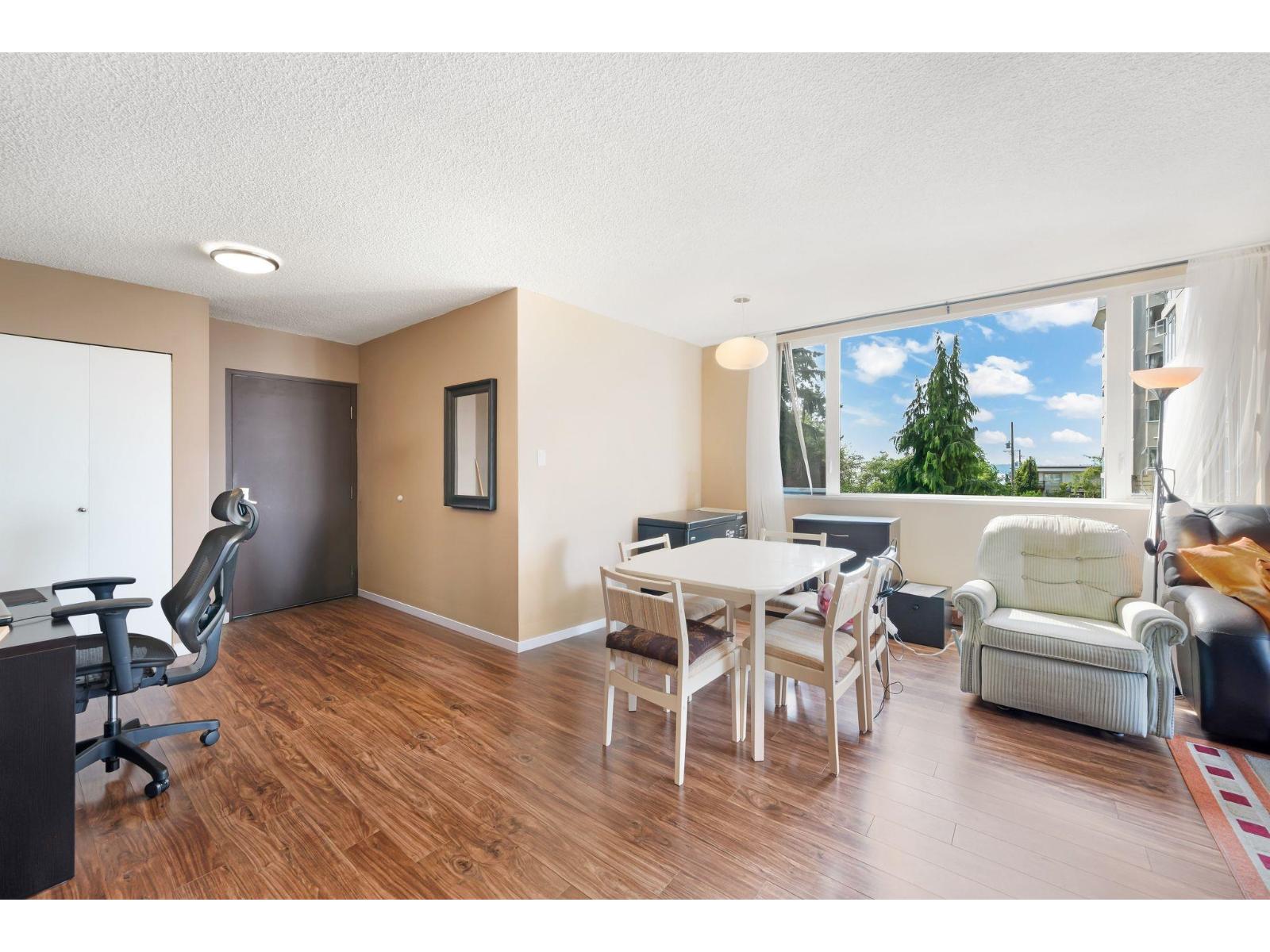 301 1442 FOSTER STREET, White Rock