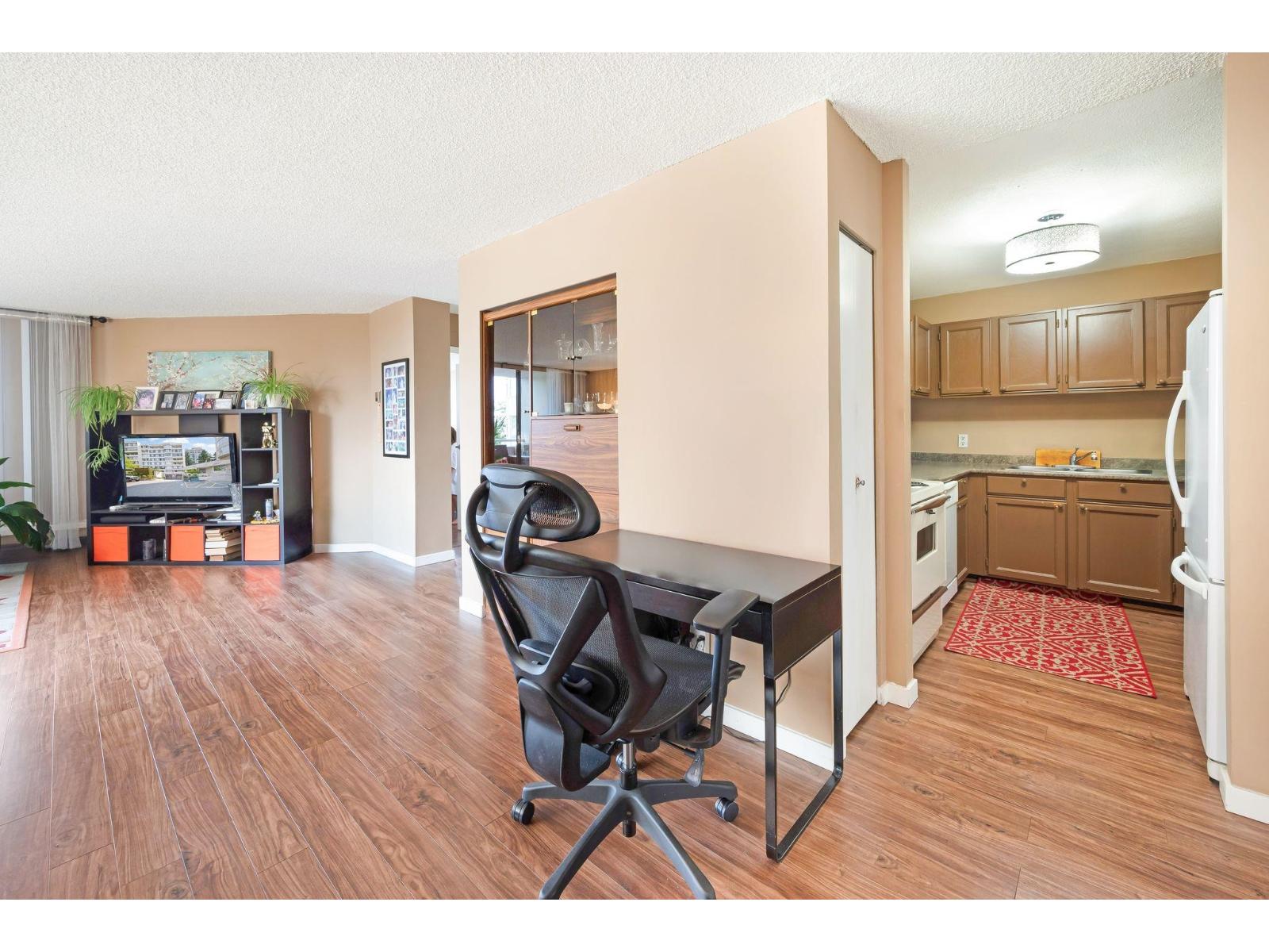 301 1442 FOSTER STREET, White Rock