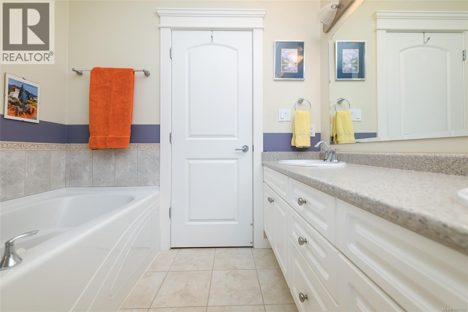 87 2001 Blue Jay Pl, Courtenay