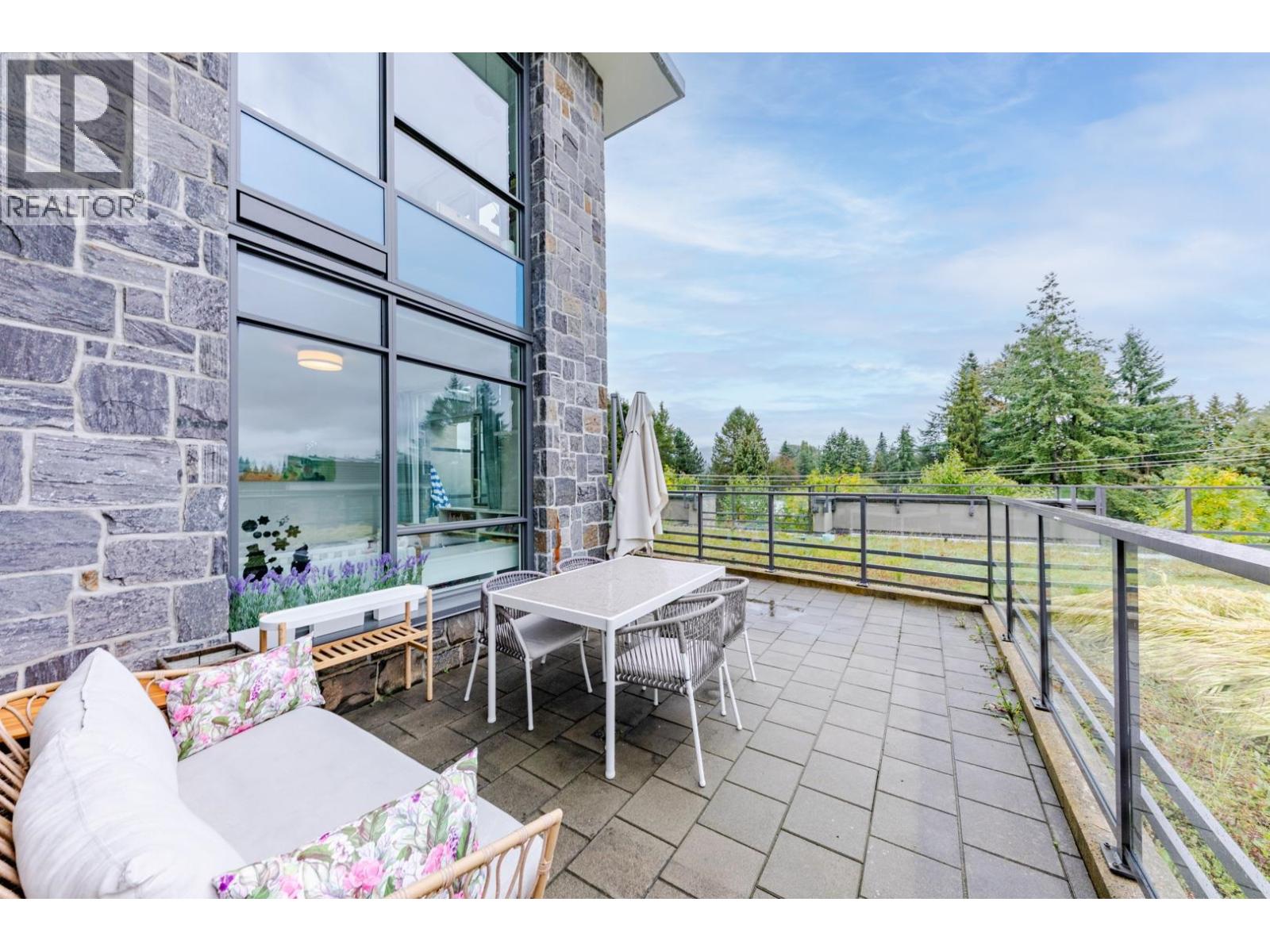 205 1295 CONIFER STREET, North Vancouver