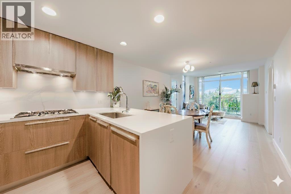 205 1295 CONIFER STREET, North Vancouver