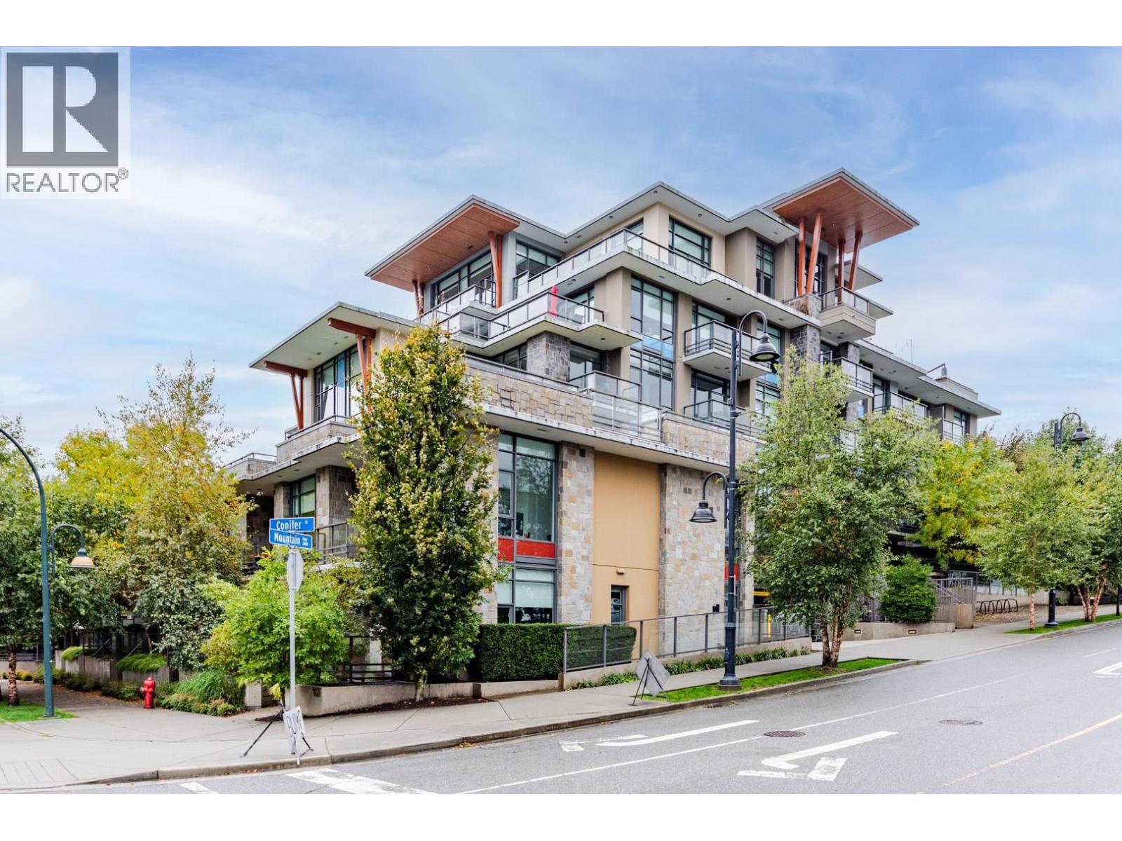 205 1295 CONIFER STREET, North Vancouver
