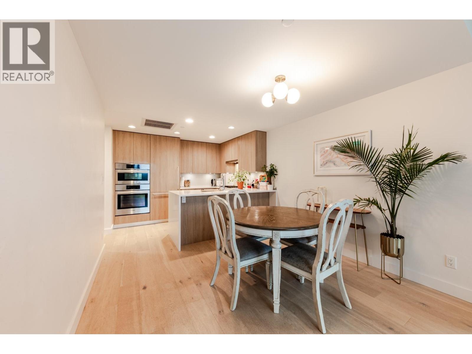 205 1295 CONIFER STREET, North Vancouver