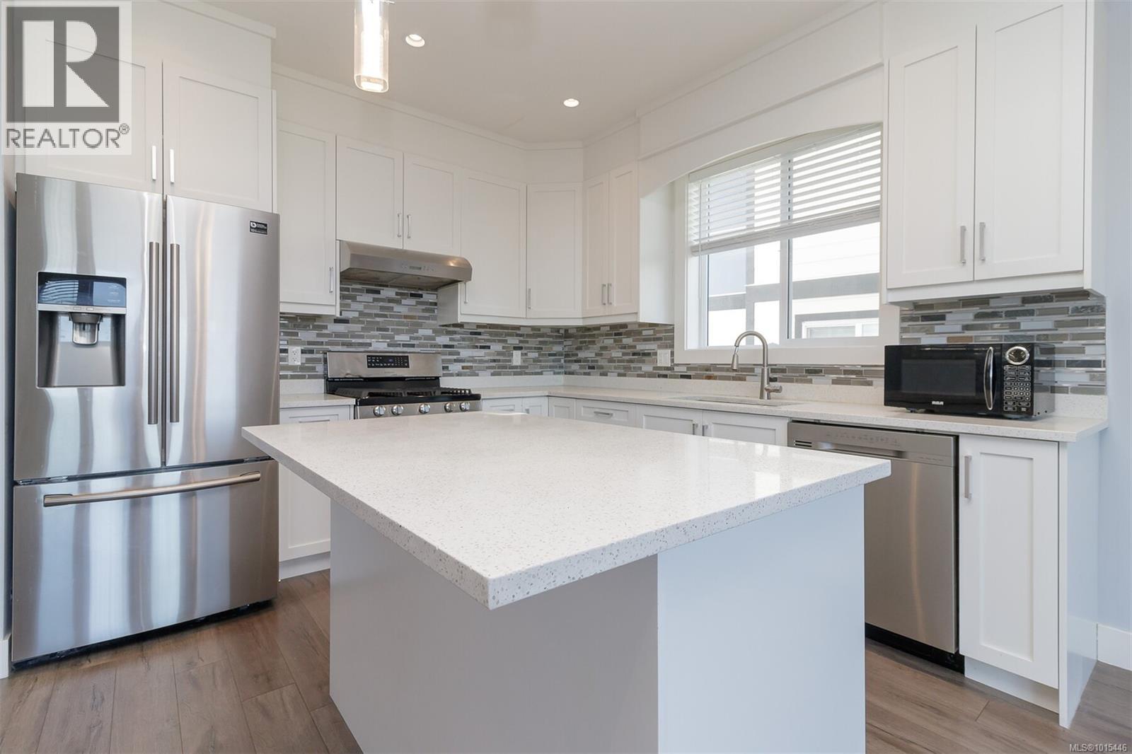 930 Peace Keeping Cres, Langford
