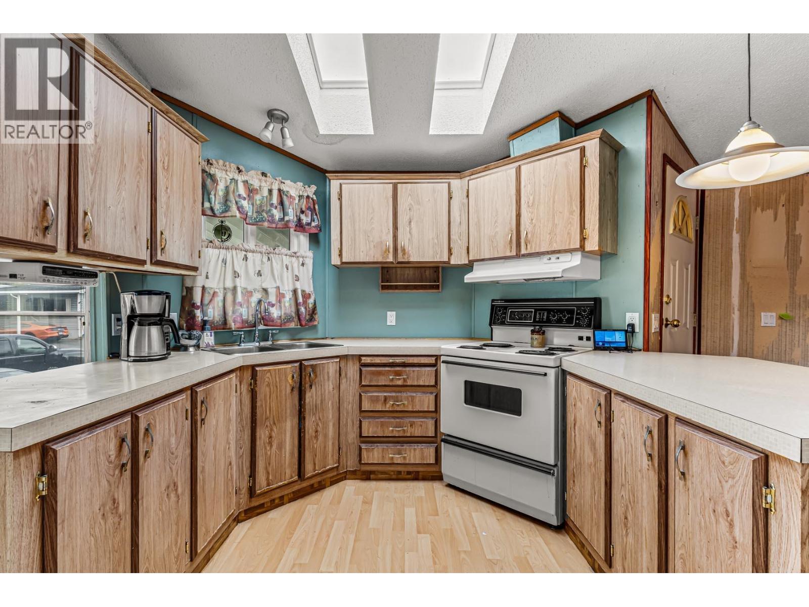 141 145 KING EDWARD STREET - Photo 4 of 36, Coquitlam, British Columbia