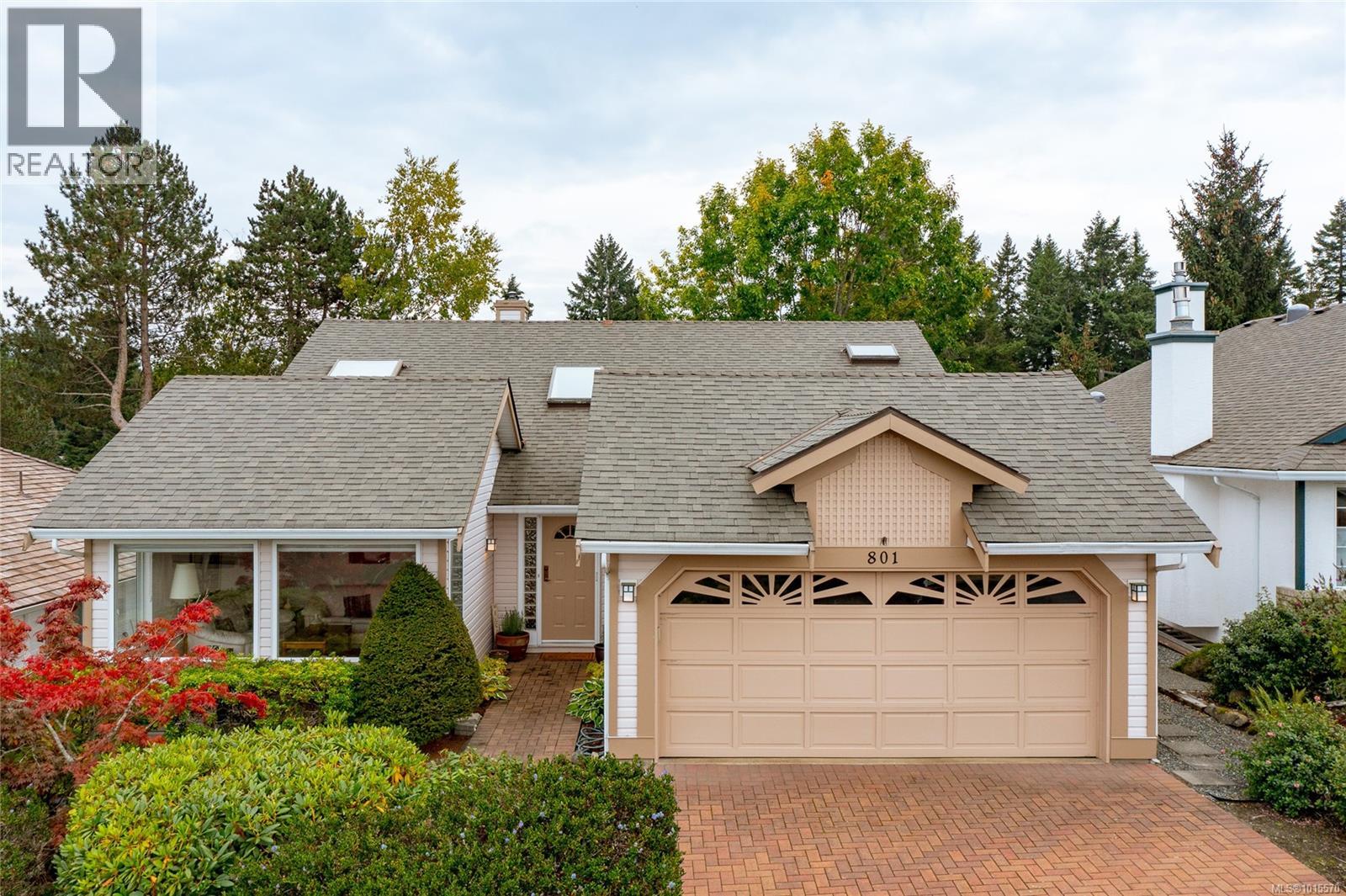  801 Country Club Drive, Cobble Hill