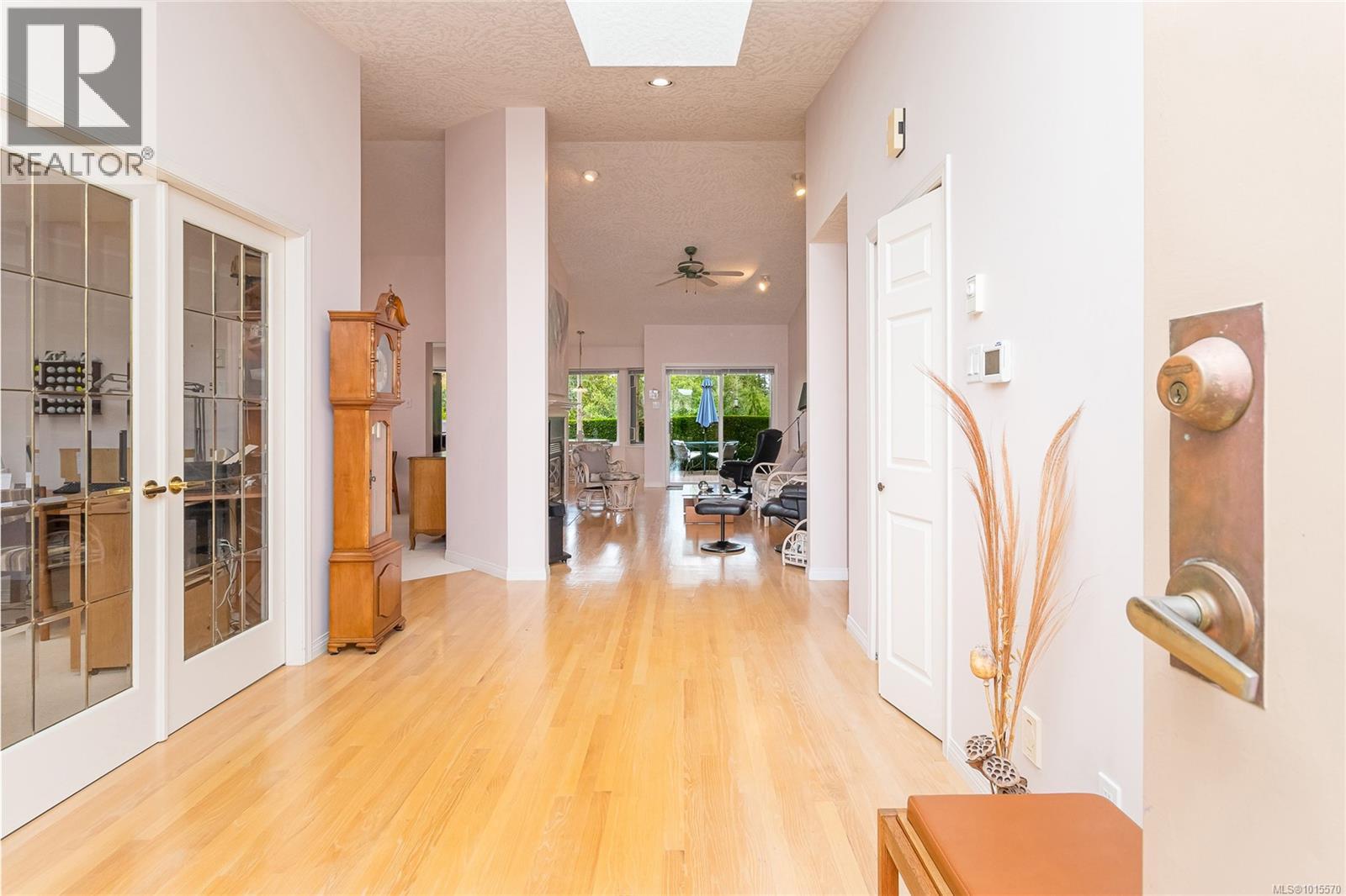  801 Country Club Drive, Cobble Hill