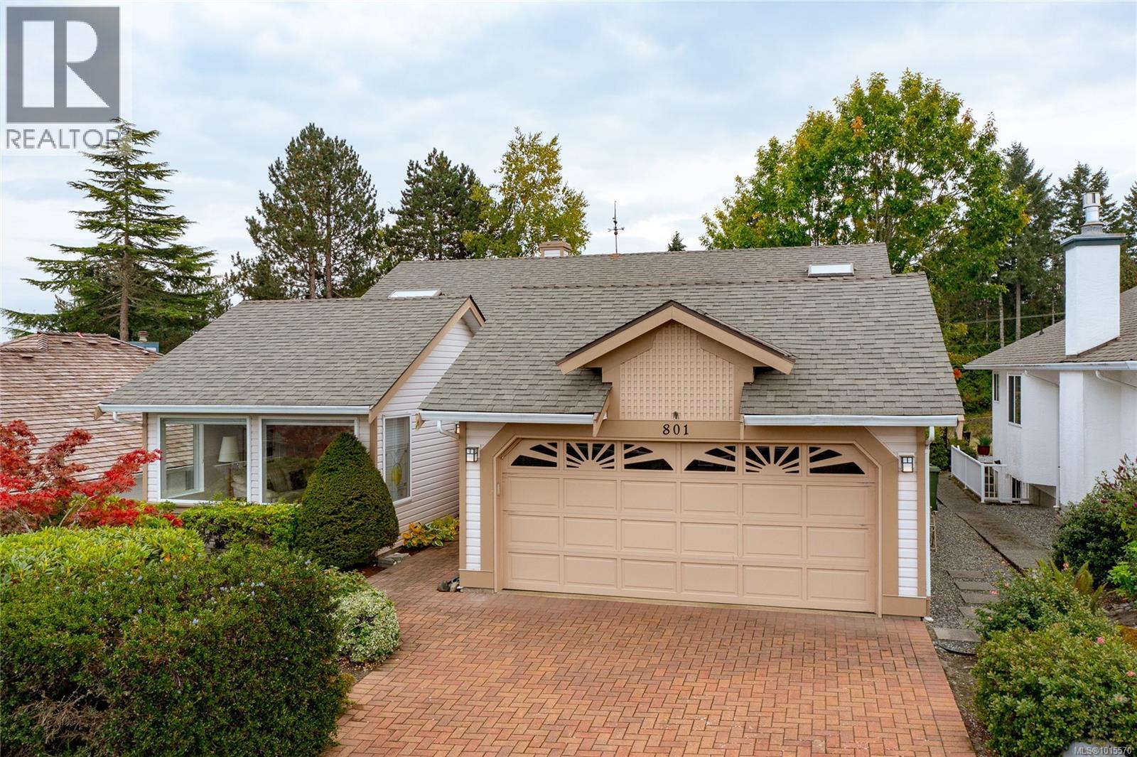 801 Country Club Drive, Cobble Hill