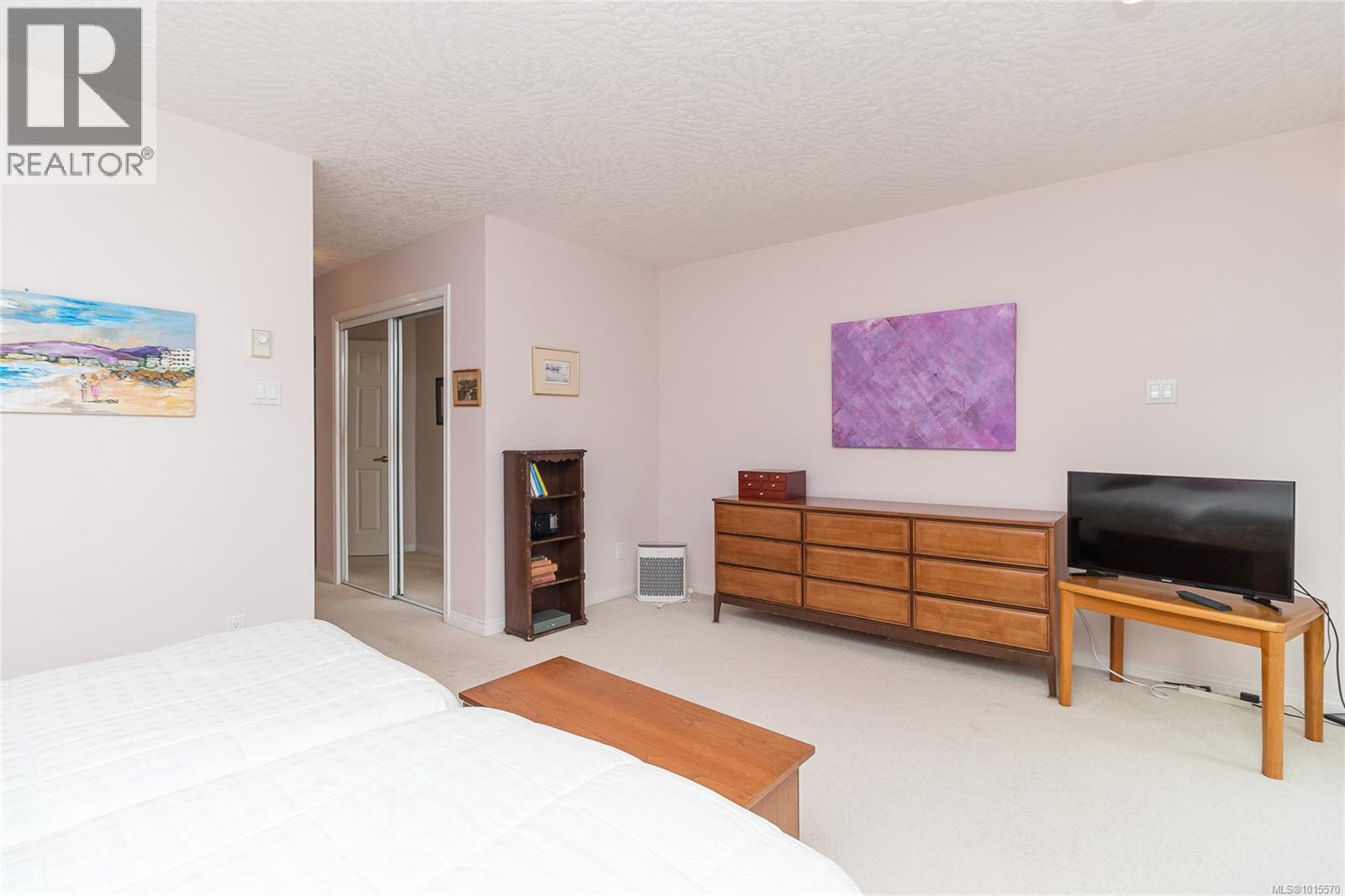  801 Country Club Drive, Cobble Hill