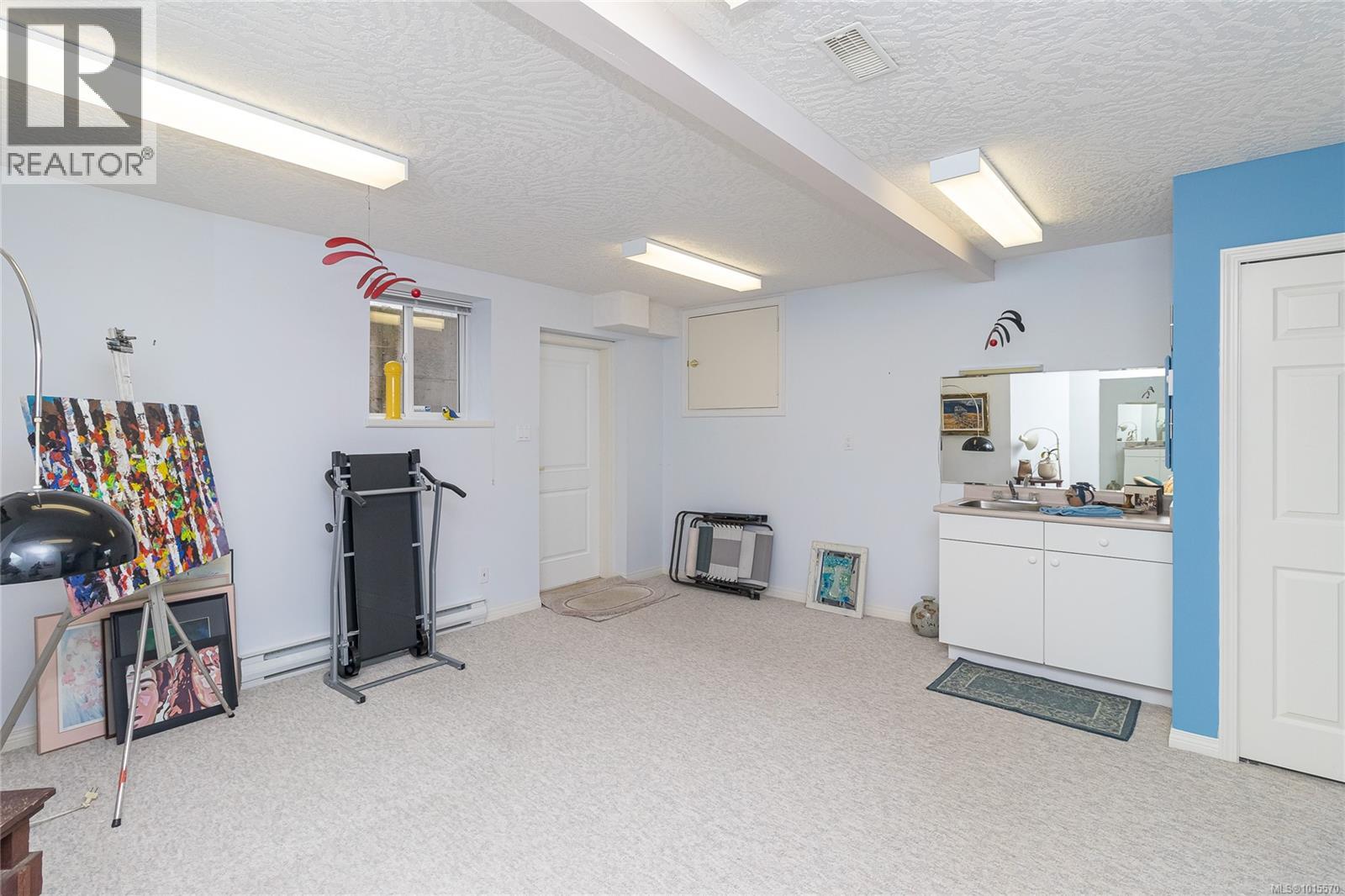  801 Country Club Drive, Cobble Hill