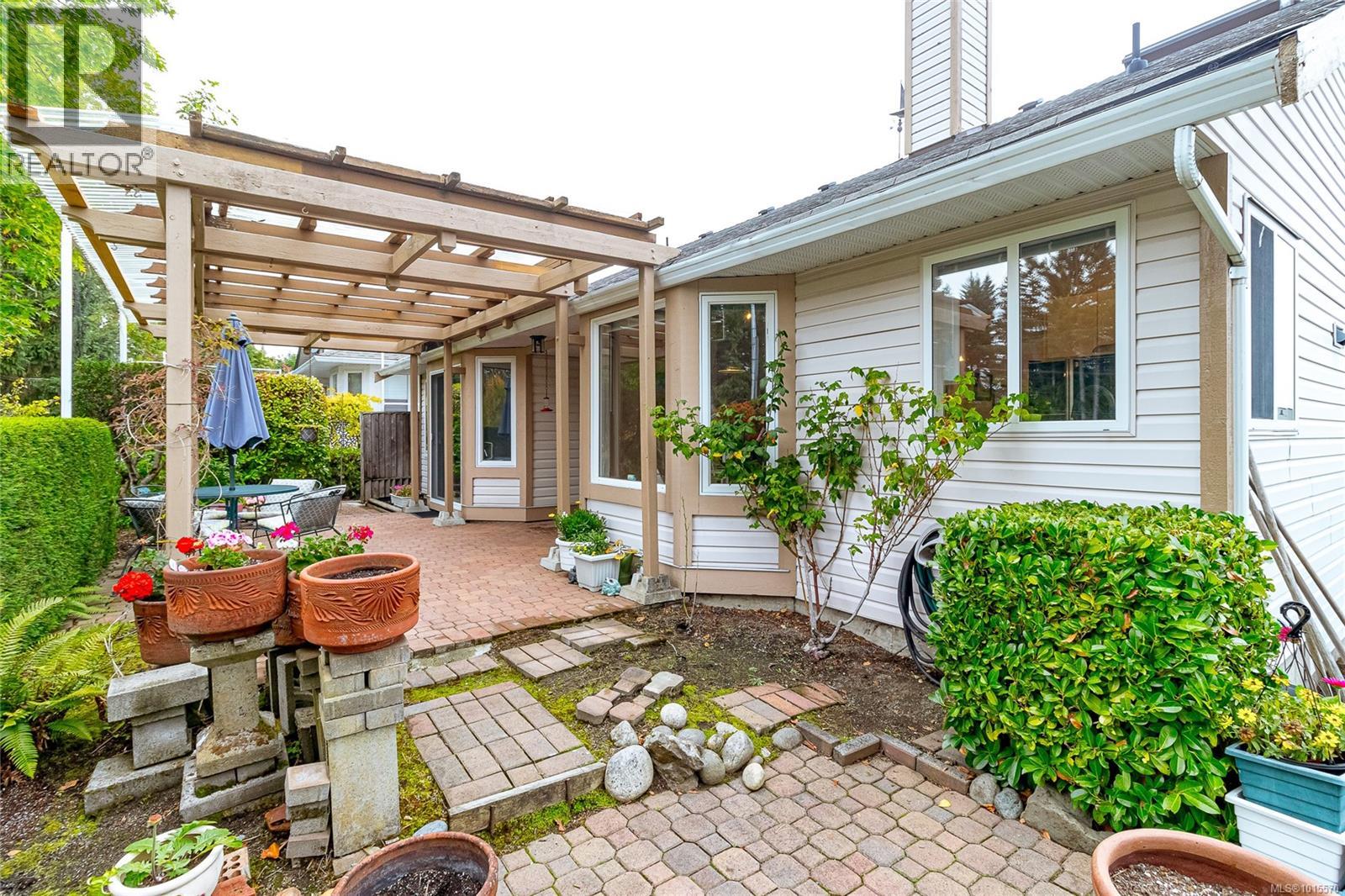  801 Country Club Drive, Cobble Hill