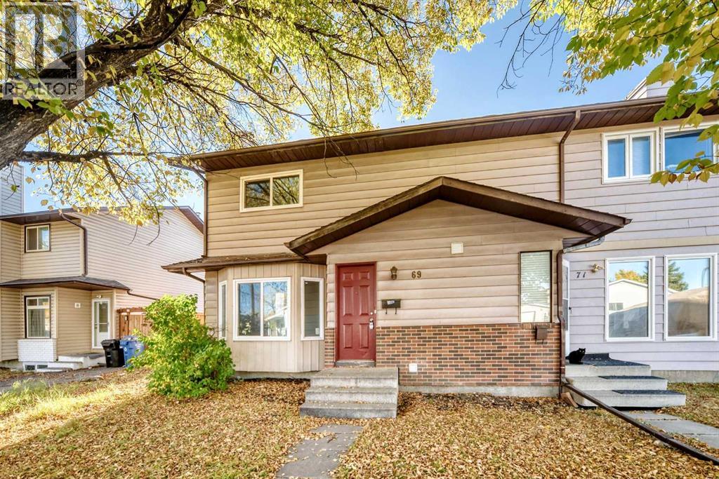 Single Family House for Sale in  Castleglen Road NE Castleridge Calgary 