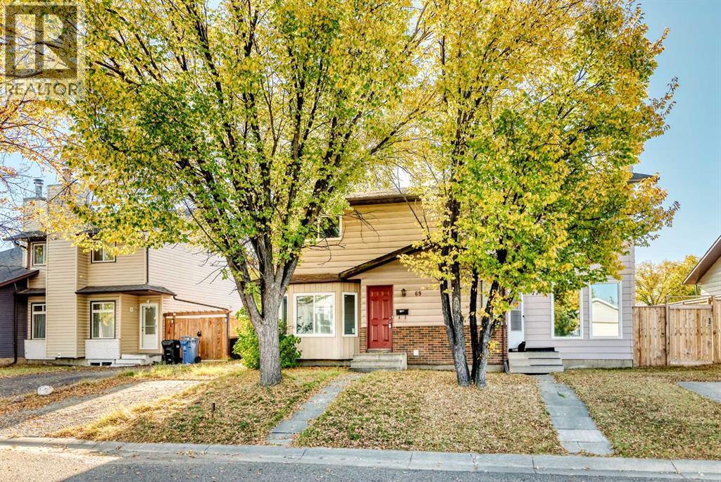 Single Family House for Sale in  Castleglen Road NE Castleridge Calgary 