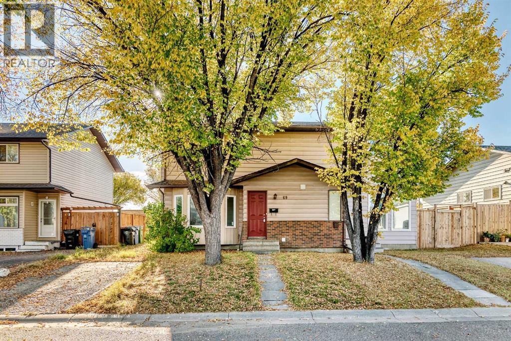Single Family House for Sale in  Castleglen Road NE Castleridge Calgary 