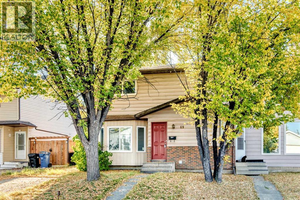 Single Family House for Sale in  Castleglen Road NE Castleridge Calgary 