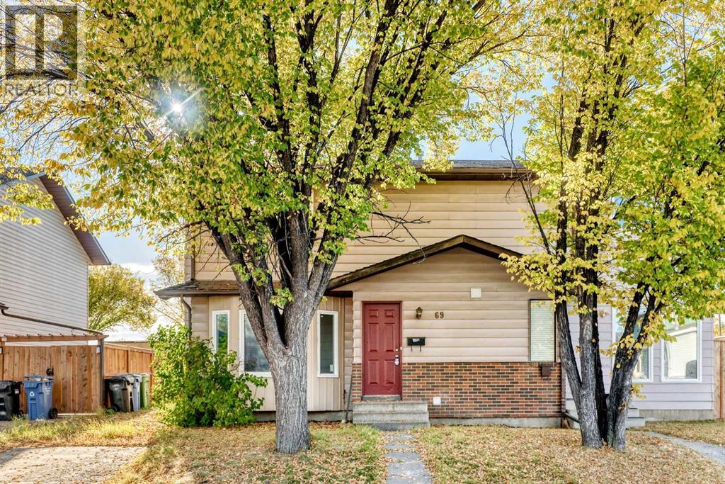 Single Family House for Sale in  Castleglen Road NE Castleridge Calgary 