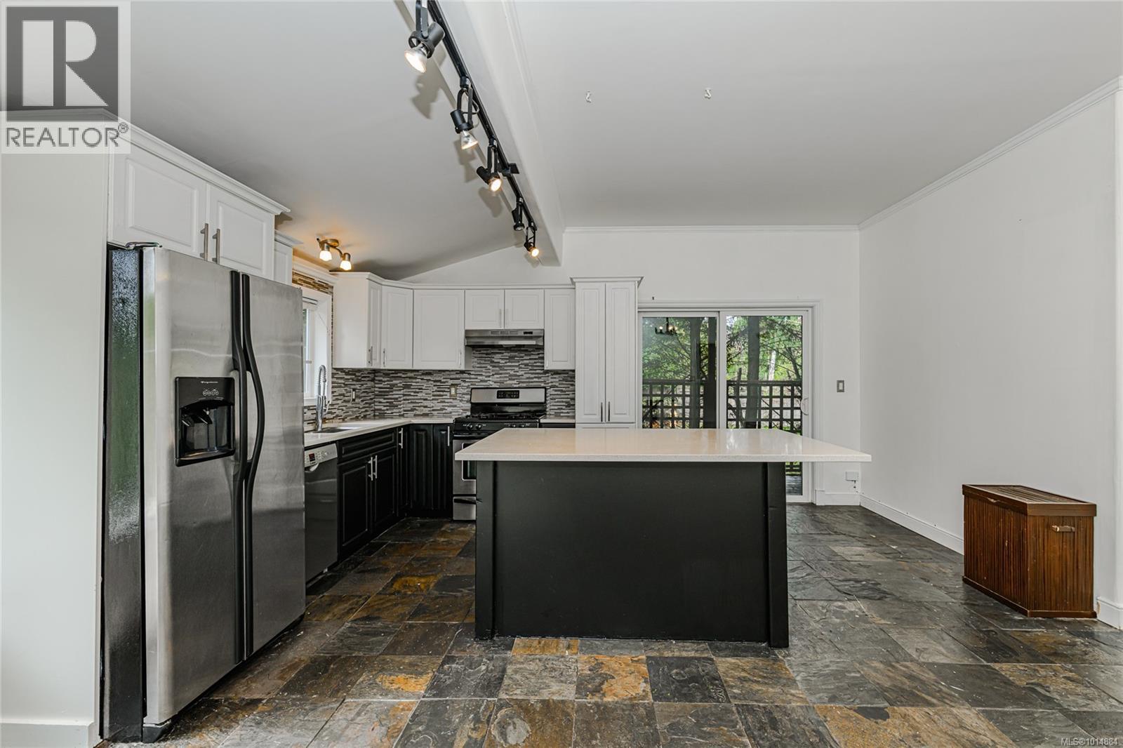  2913 Austin Avenue, Saanich