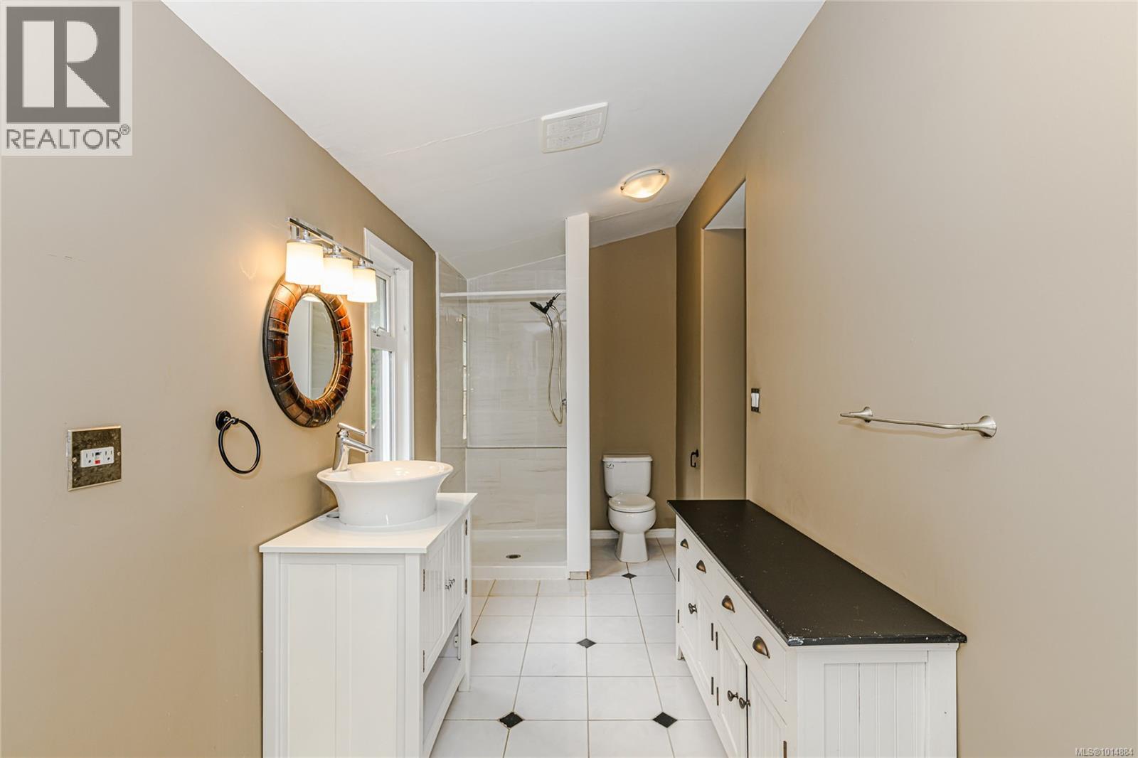  2913 Austin Avenue, Saanich