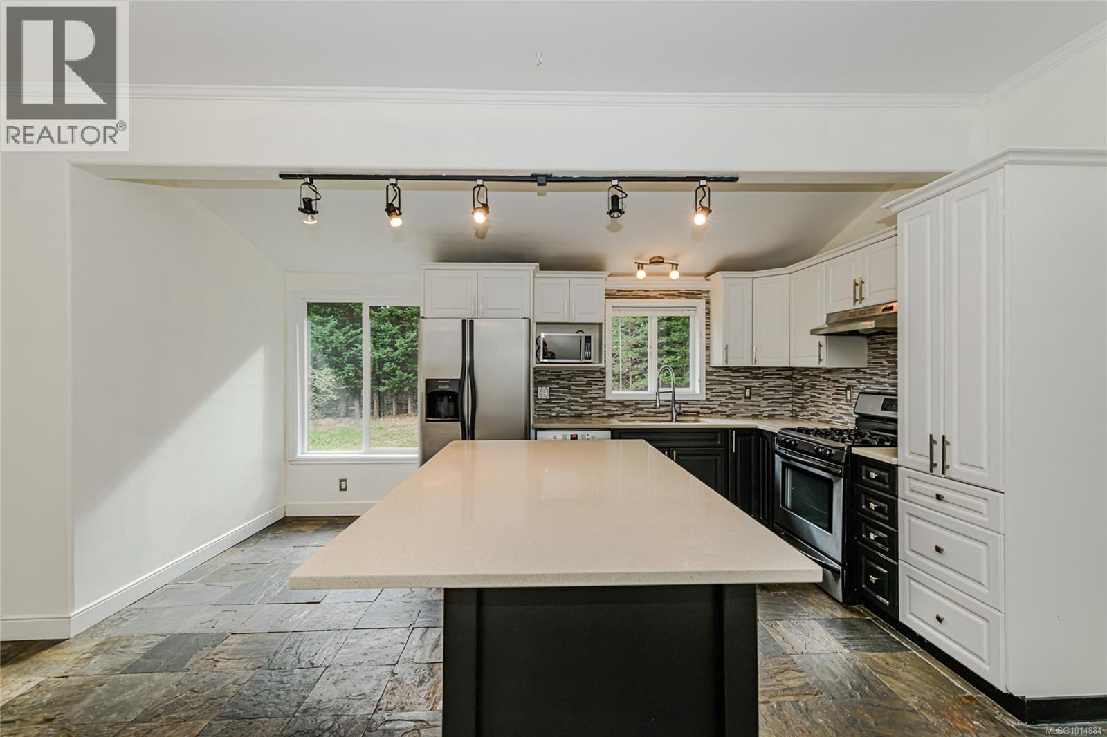  2913 Austin Avenue, Saanich