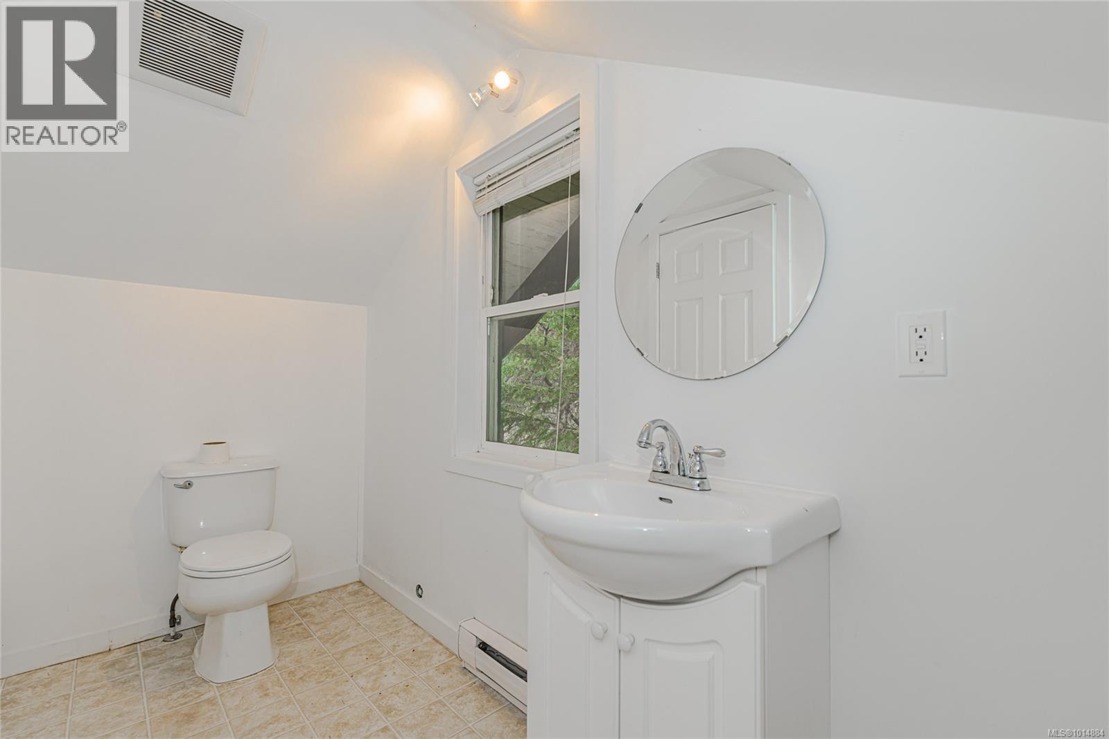  2913 Austin Avenue, Saanich