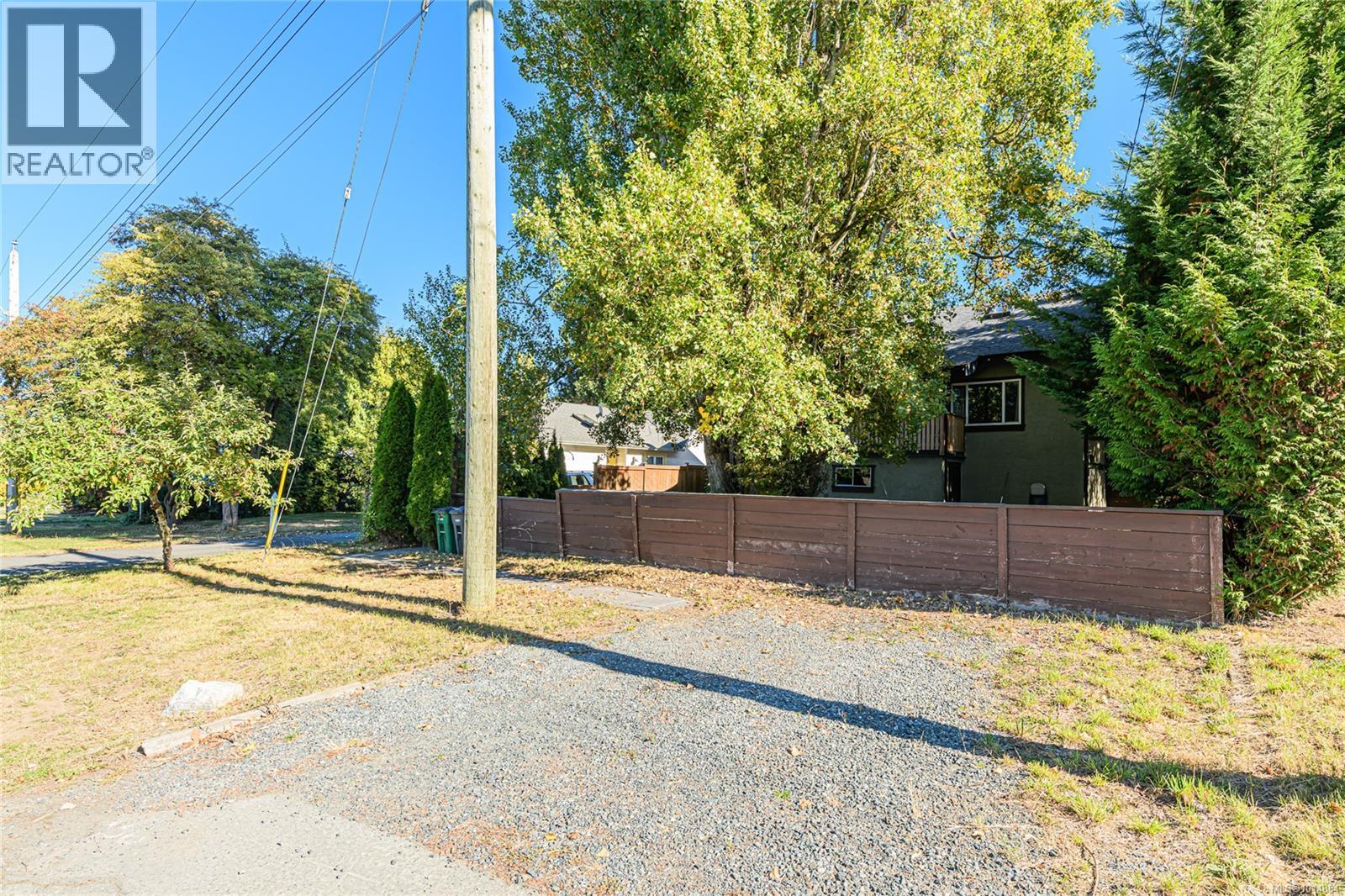  2913 Austin Avenue, Saanich