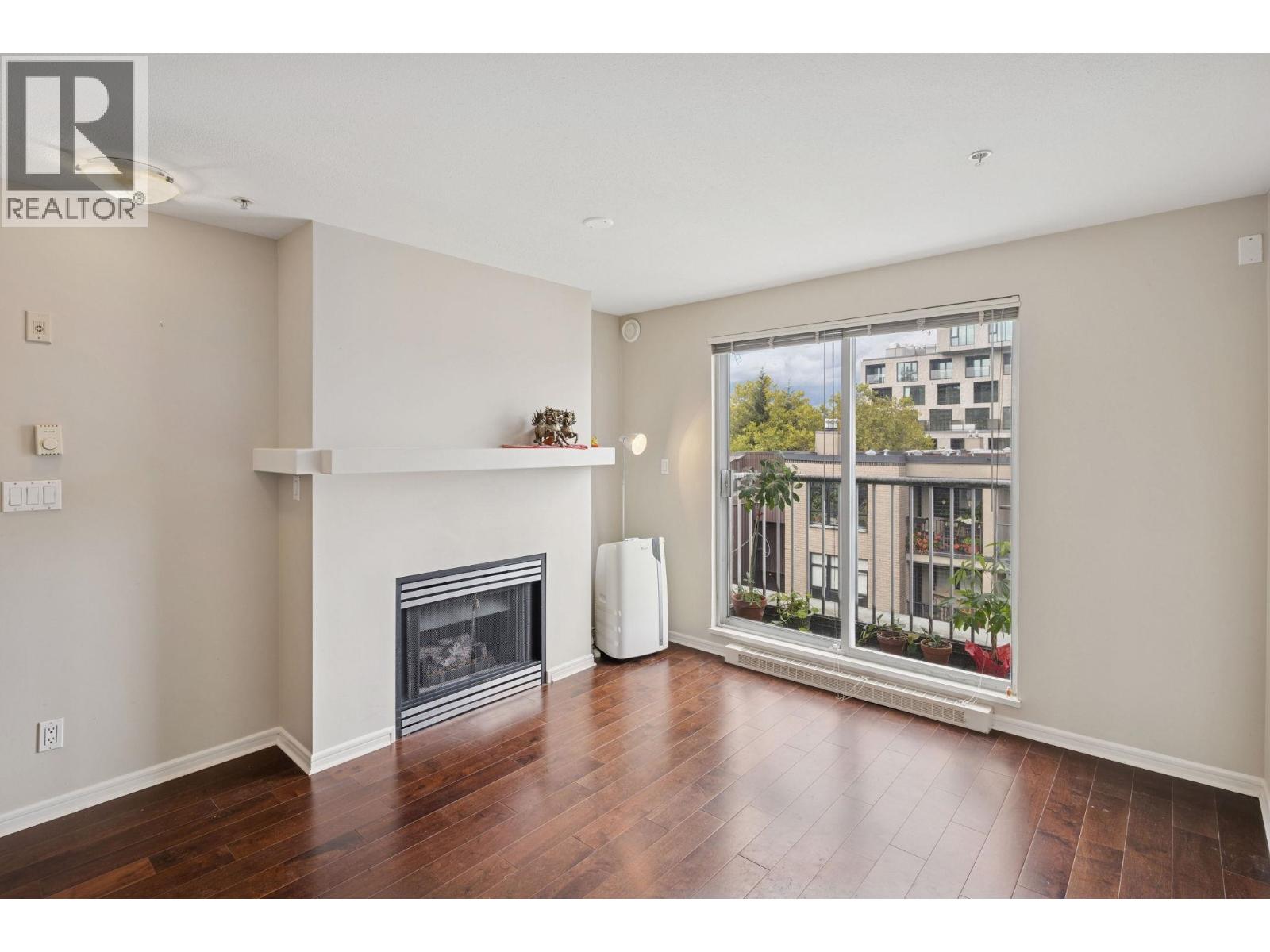311 3727 W 10TH AVENUE, Vancouver