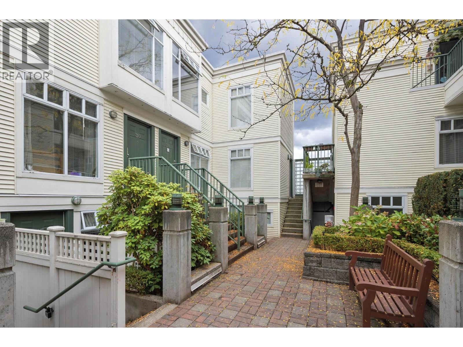 311 3727 W 10TH AVENUE, Vancouver