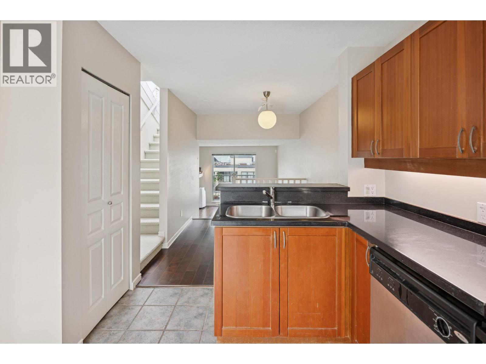 311 3727 W 10TH AVENUE, Vancouver