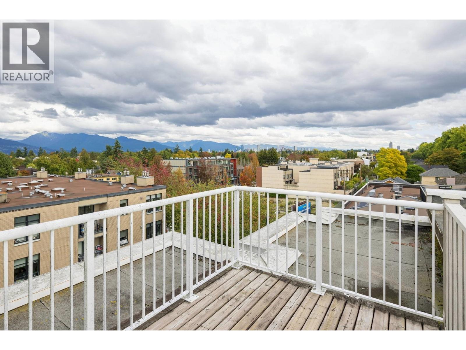 311 3727 W 10TH AVENUE, Vancouver
