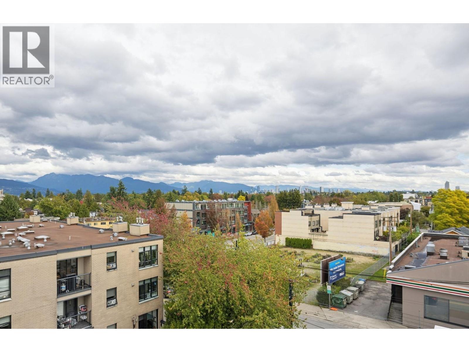 311 3727 W 10TH AVENUE, Vancouver