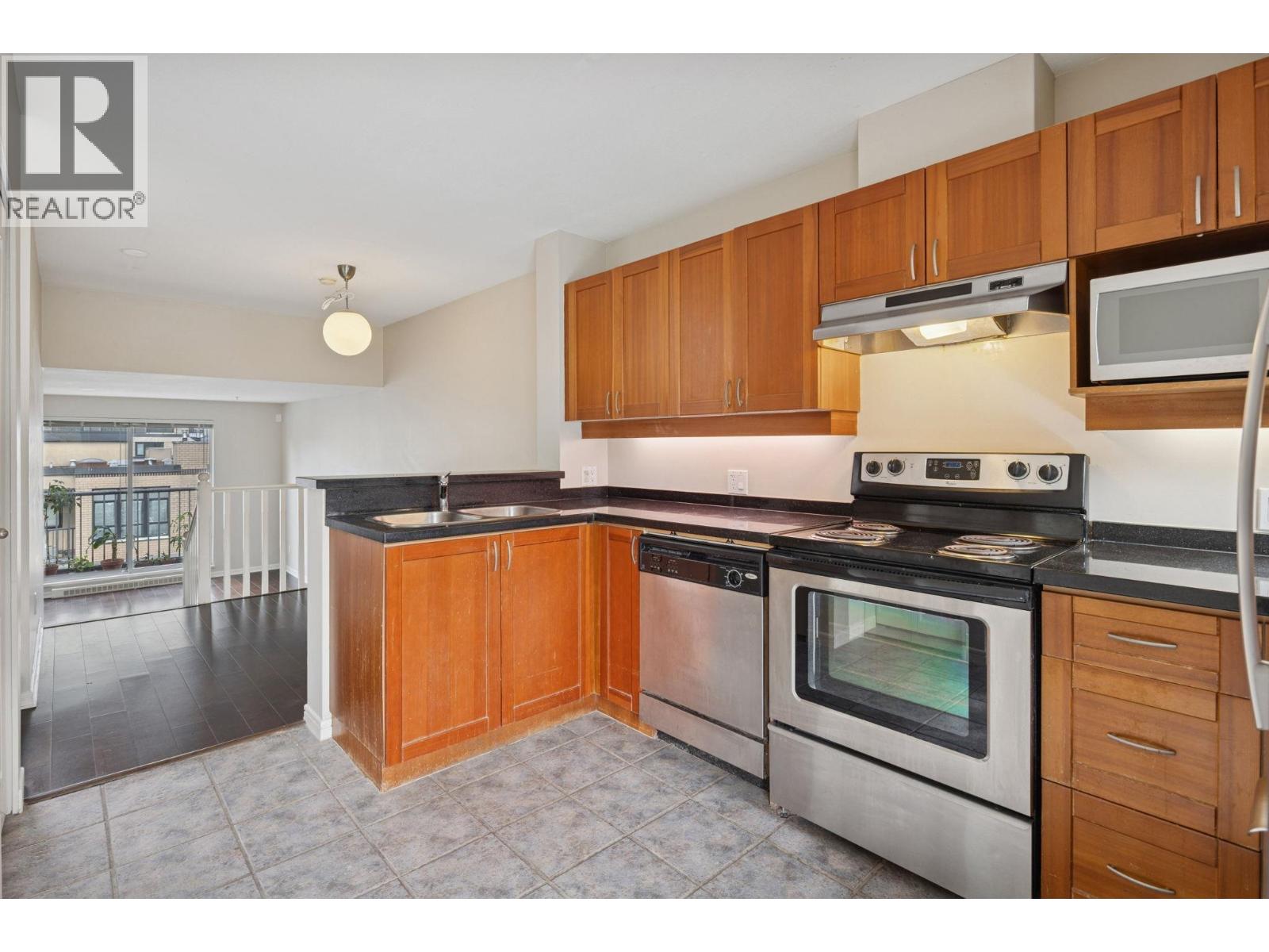 311 3727 W 10TH AVENUE, Vancouver