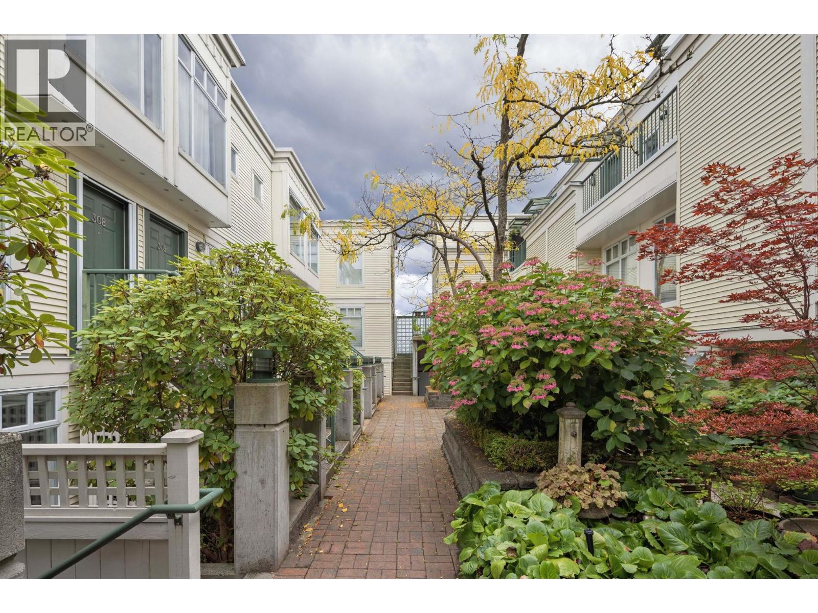 311 3727 W 10TH AVENUE, Vancouver