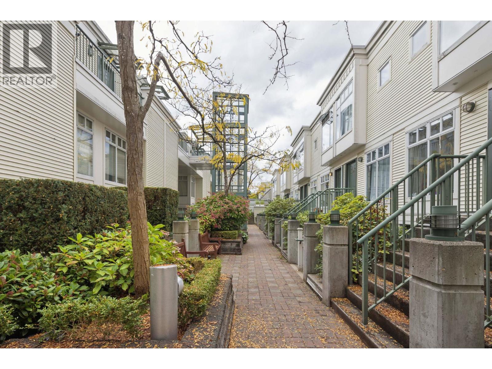 311 3727 W 10TH AVENUE, Vancouver
