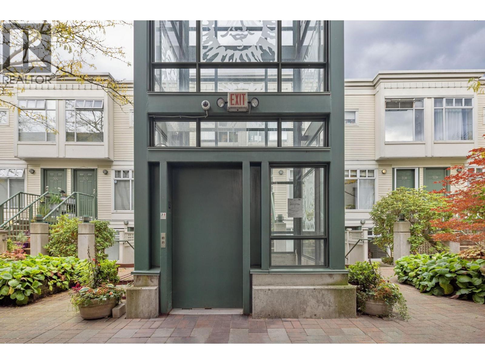 311 3727 W 10TH AVENUE, Vancouver