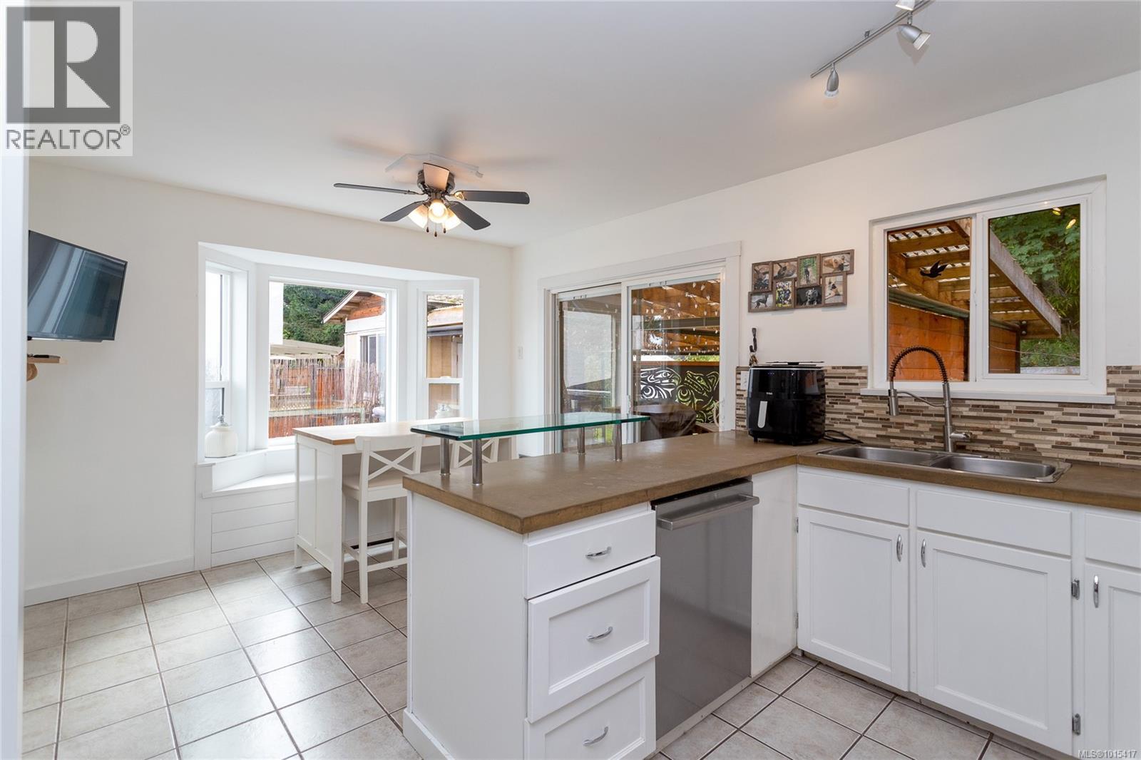  552 Strathdee Place, Colwood