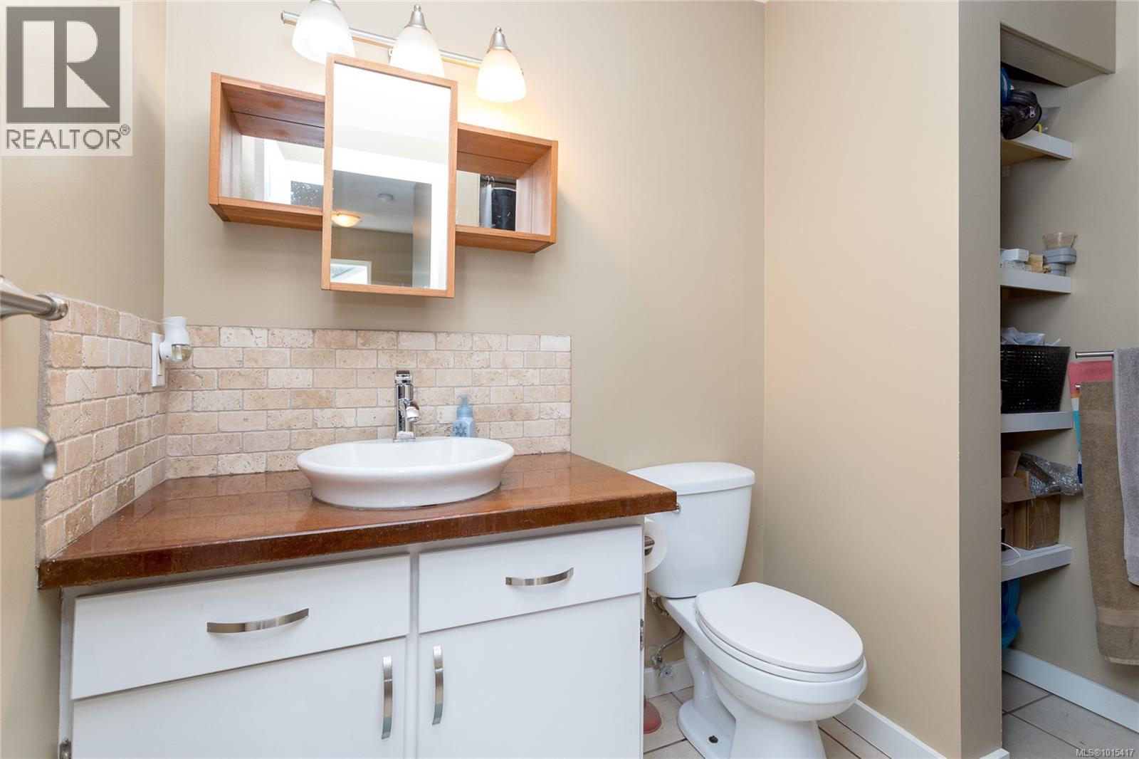  552 Strathdee Place, Colwood