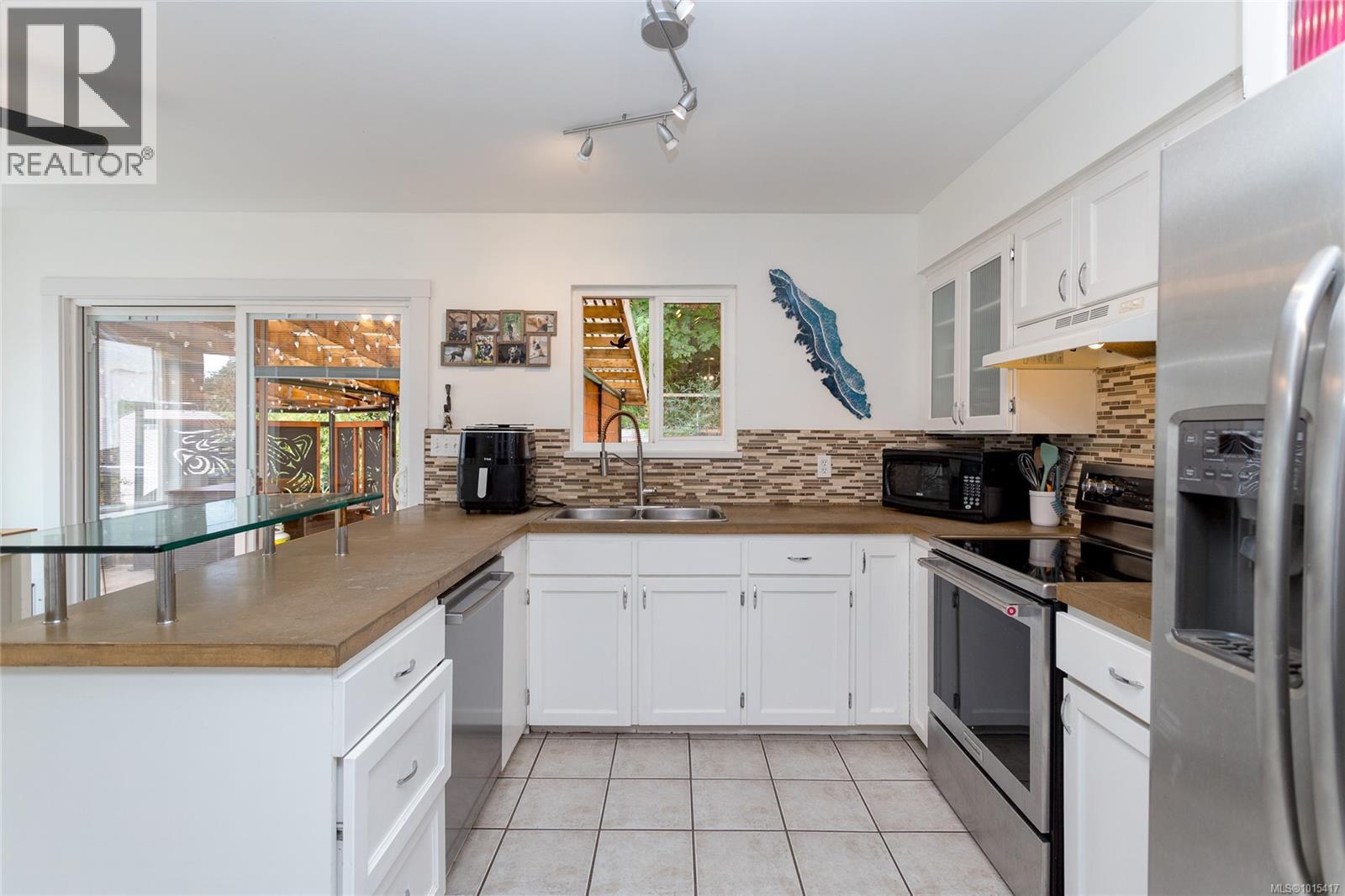  552 Strathdee Place, Colwood