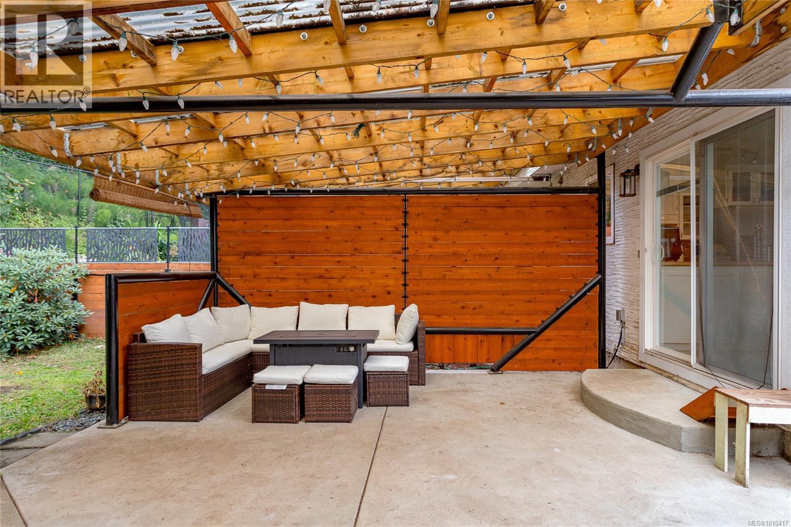  552 Strathdee Place, Colwood
