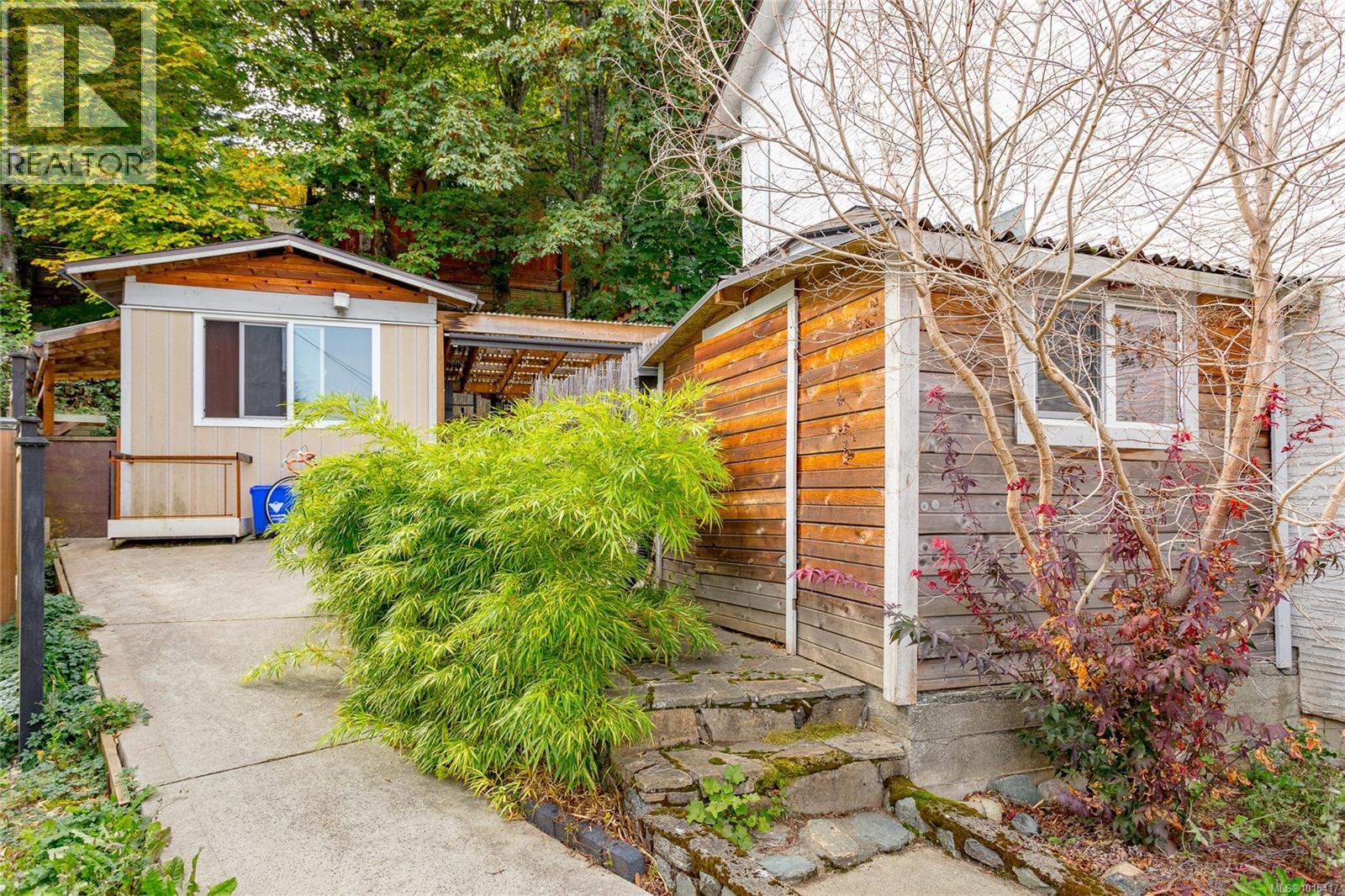  552 Strathdee Place, Colwood